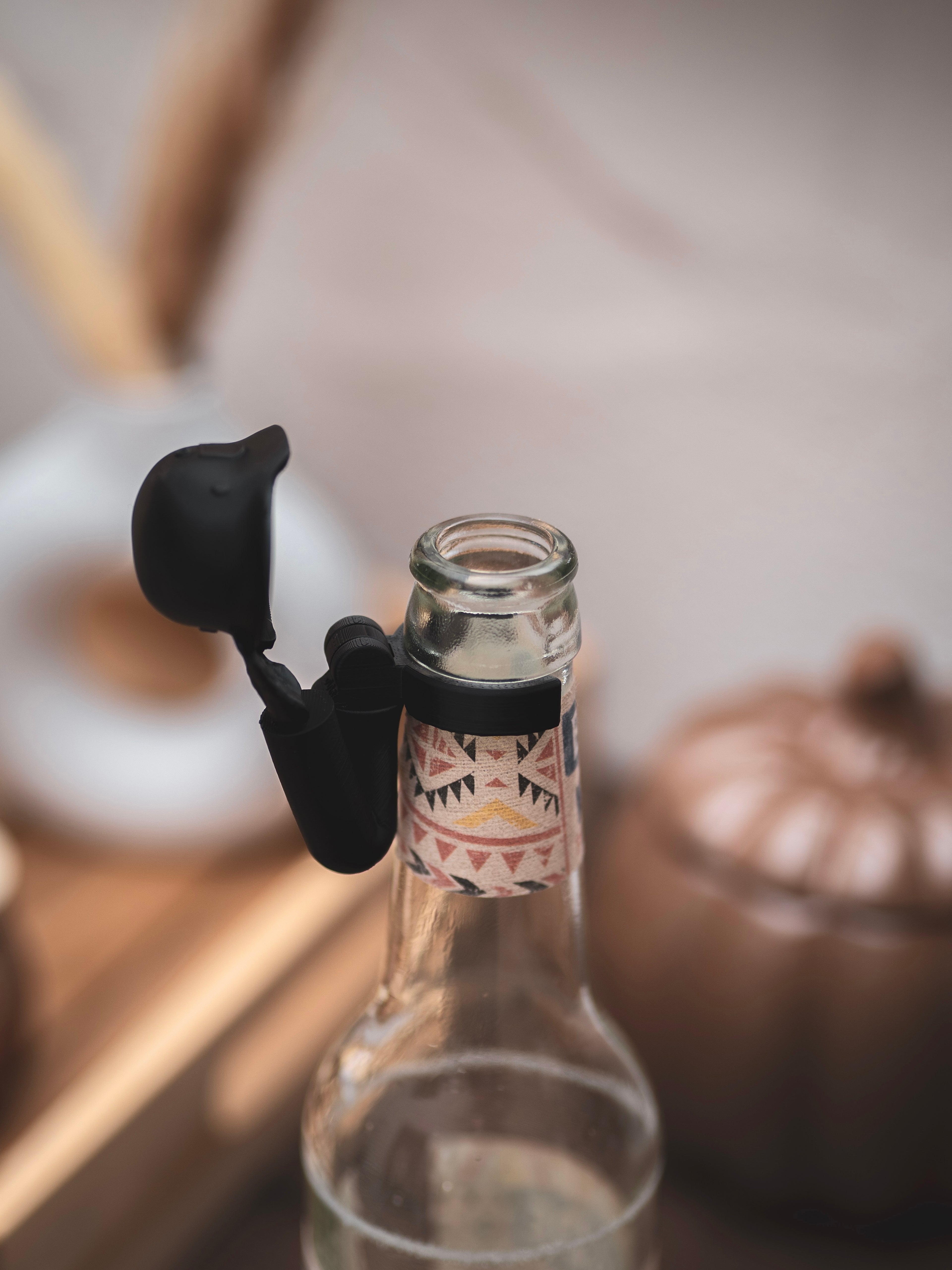 Flaschendeckel Stahlhelm für Bier, Limo & kl. Sektflaschen