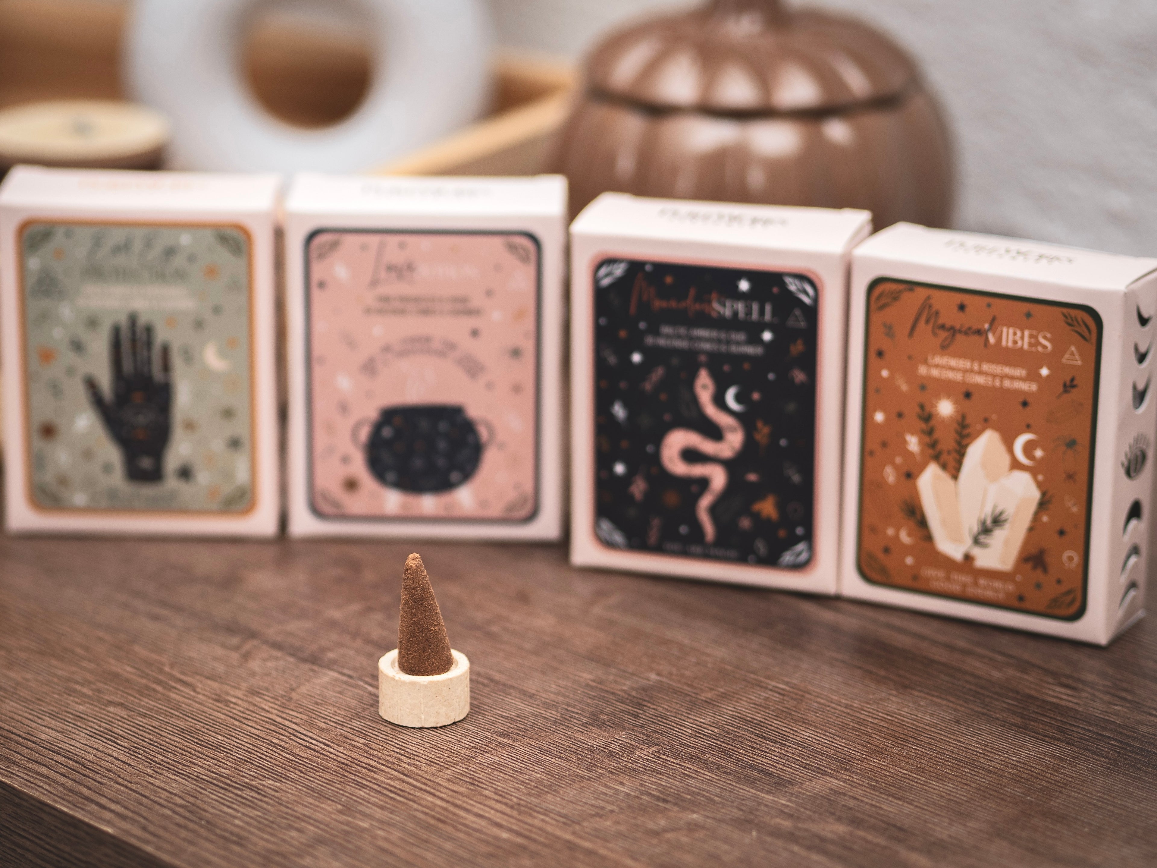 Räucherkegel "Celestial Magic" mit Halterung