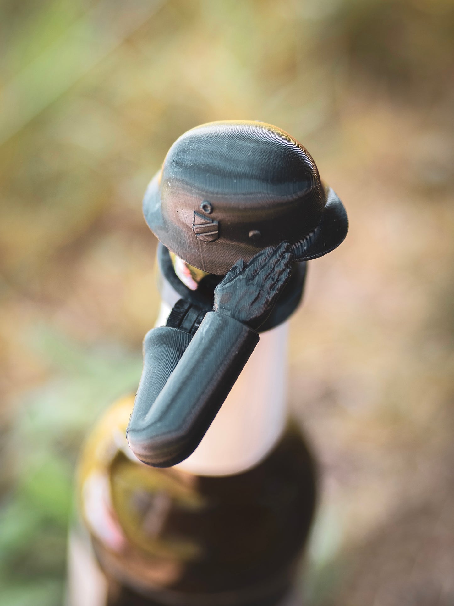 Flaschendeckel Stahlhelm für Bier, Limo & kl. Sektflaschen | Vorbestellung