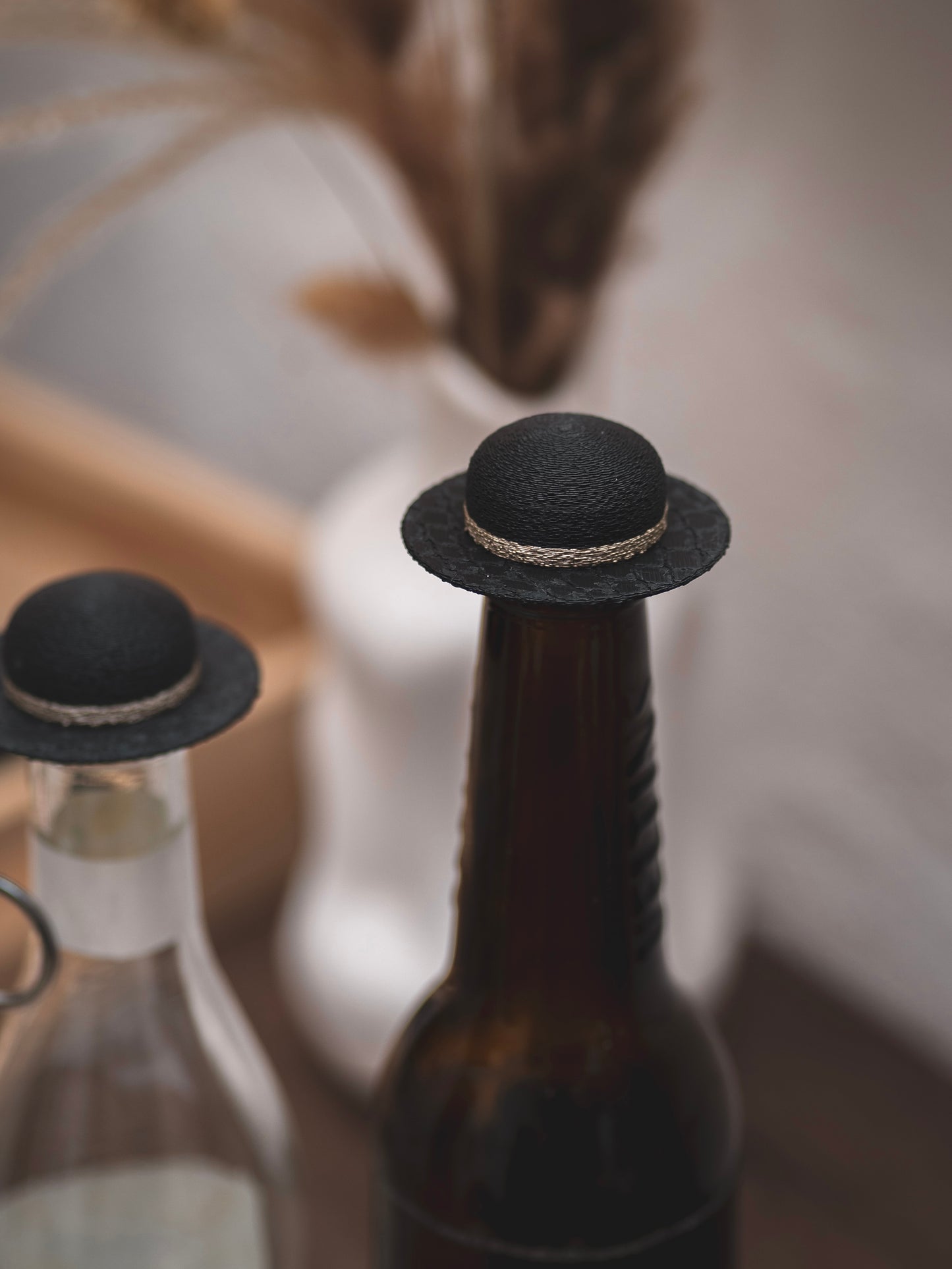 Flaschendeckel Sommerhut für Bier, Limo & kl. Sektflaschen | schwarz | auch als Schlüsselanhänger