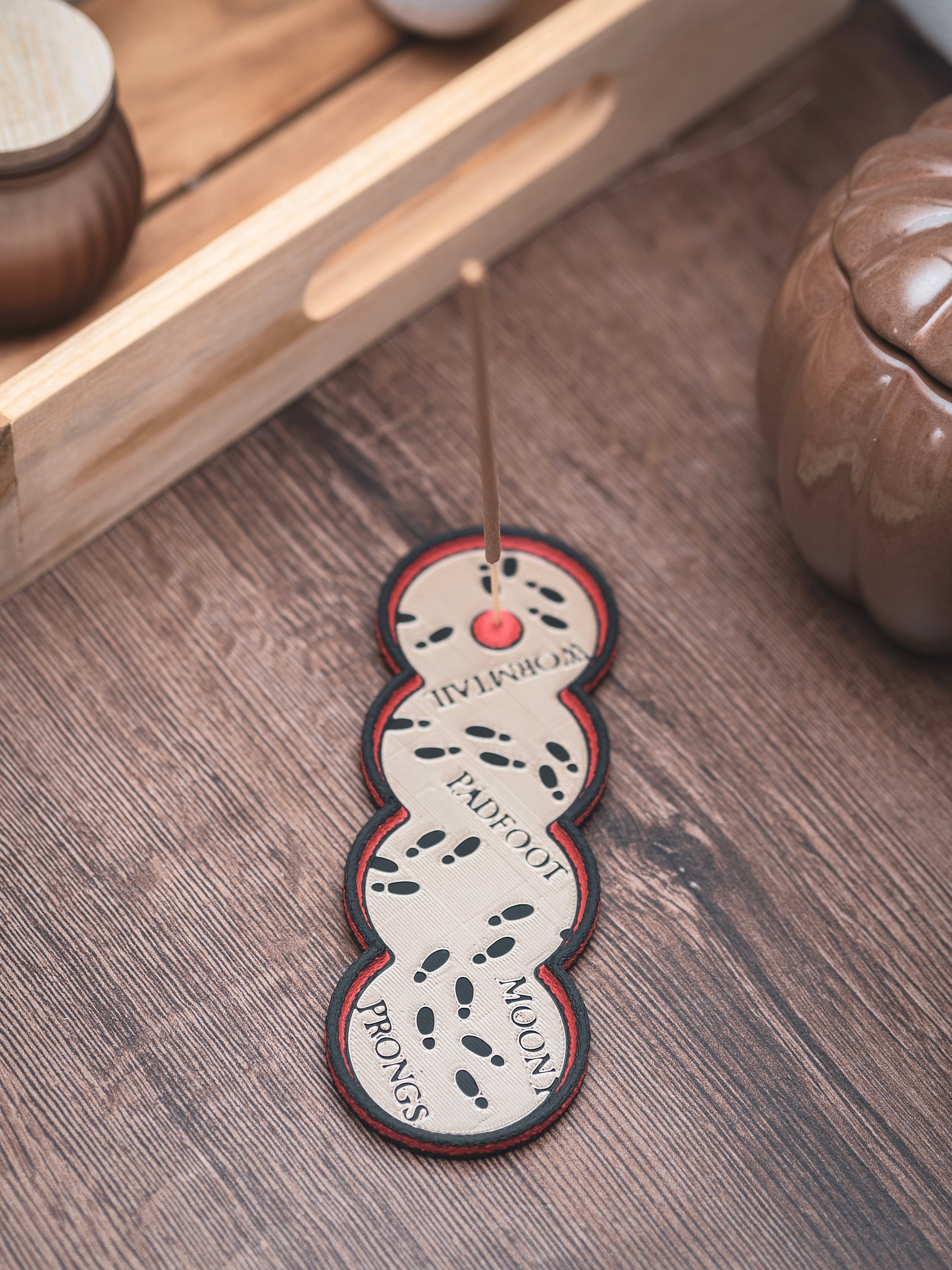Räucherstäbchen Halter Rumtreiber | 16 cm - schwarz rot iridiumgold