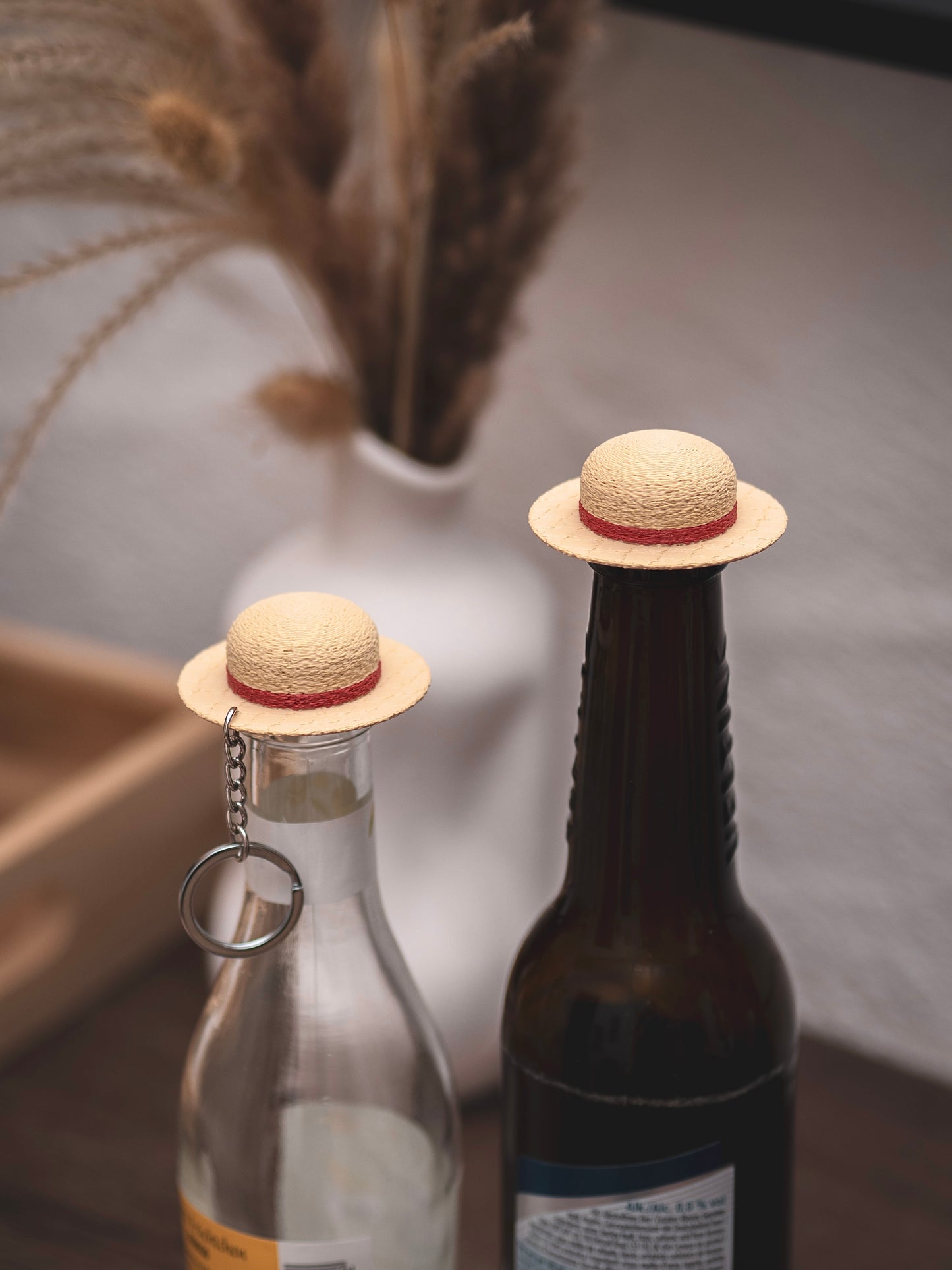 Flaschendeckel Sommerhut für Bier, Limo & kl. Sektflaschen | beige | auch als Schlüsselanhänger