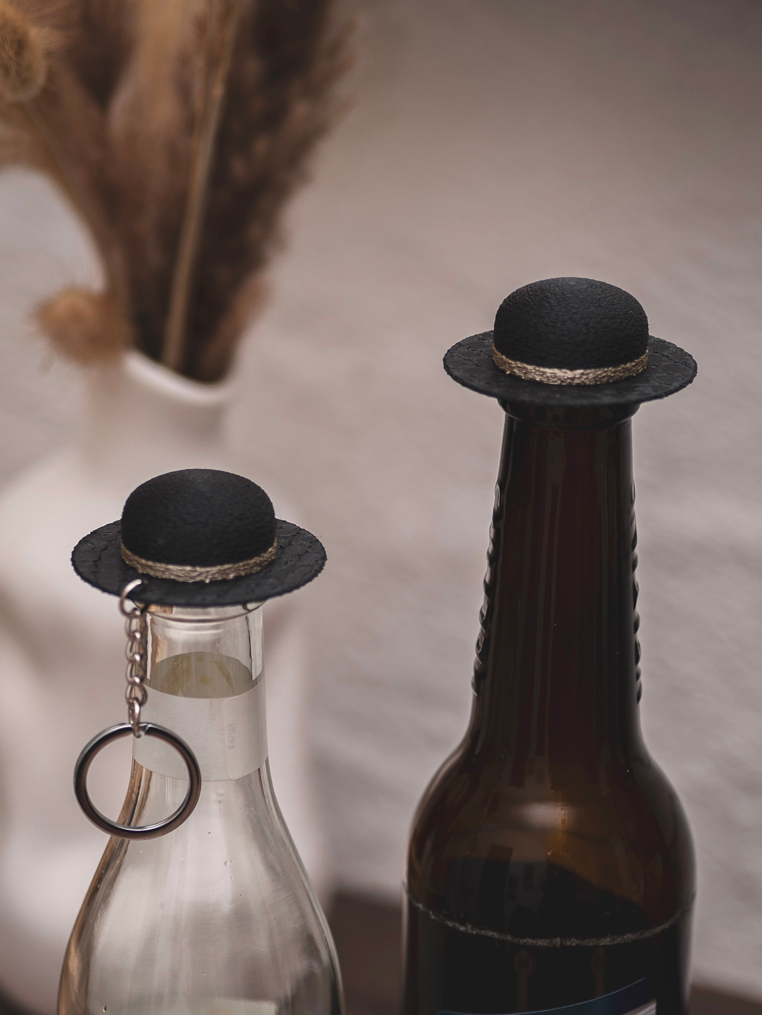 Flaschendeckel Sommerhut für Bier, Limo & kl. Sektflaschen | schwarz | auch als Schlüsselanhänger
