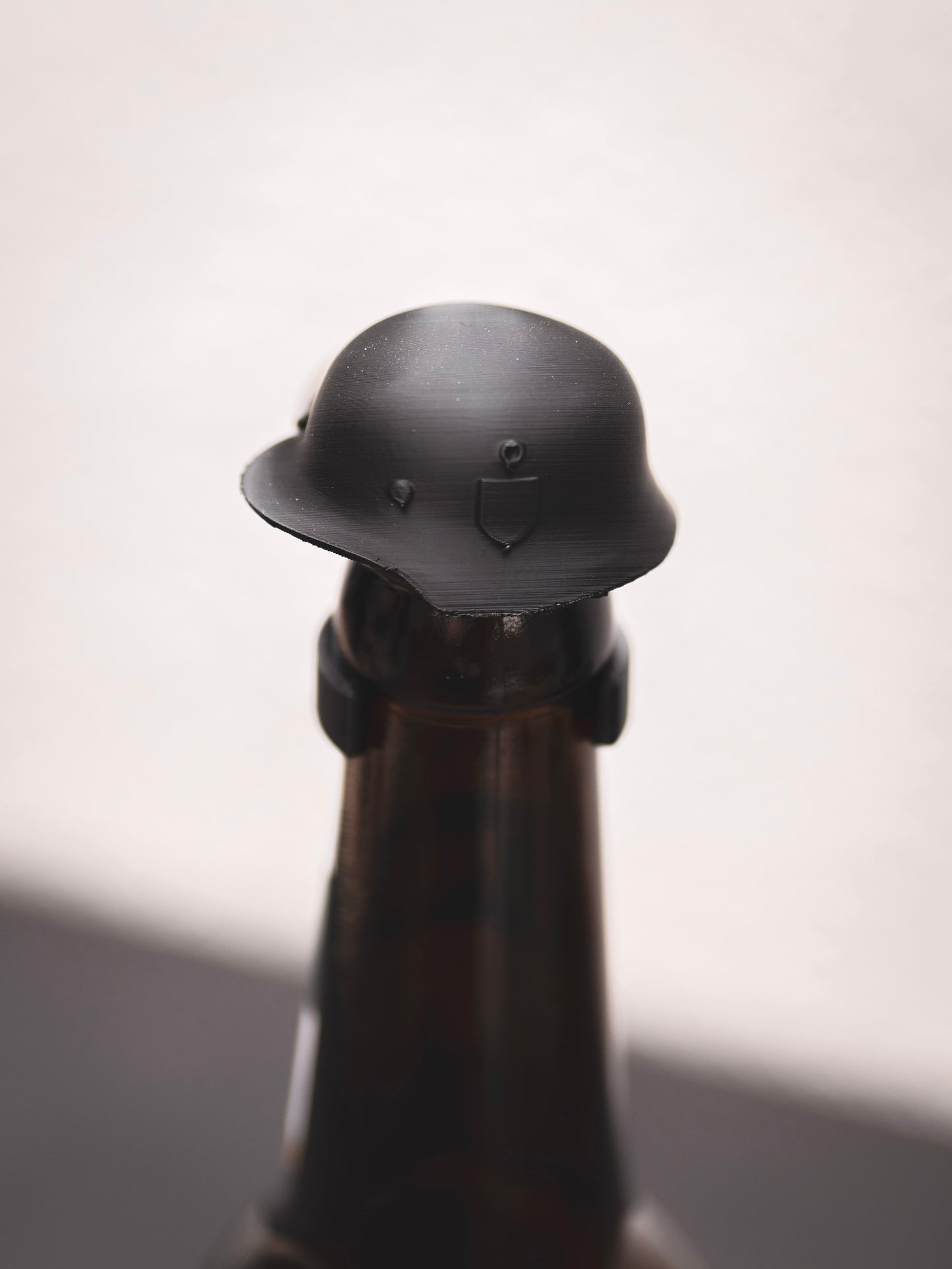 Flaschendeckel Stahlhelm für Bier, Limo & kl. Sektflaschen | Vorbestellung
