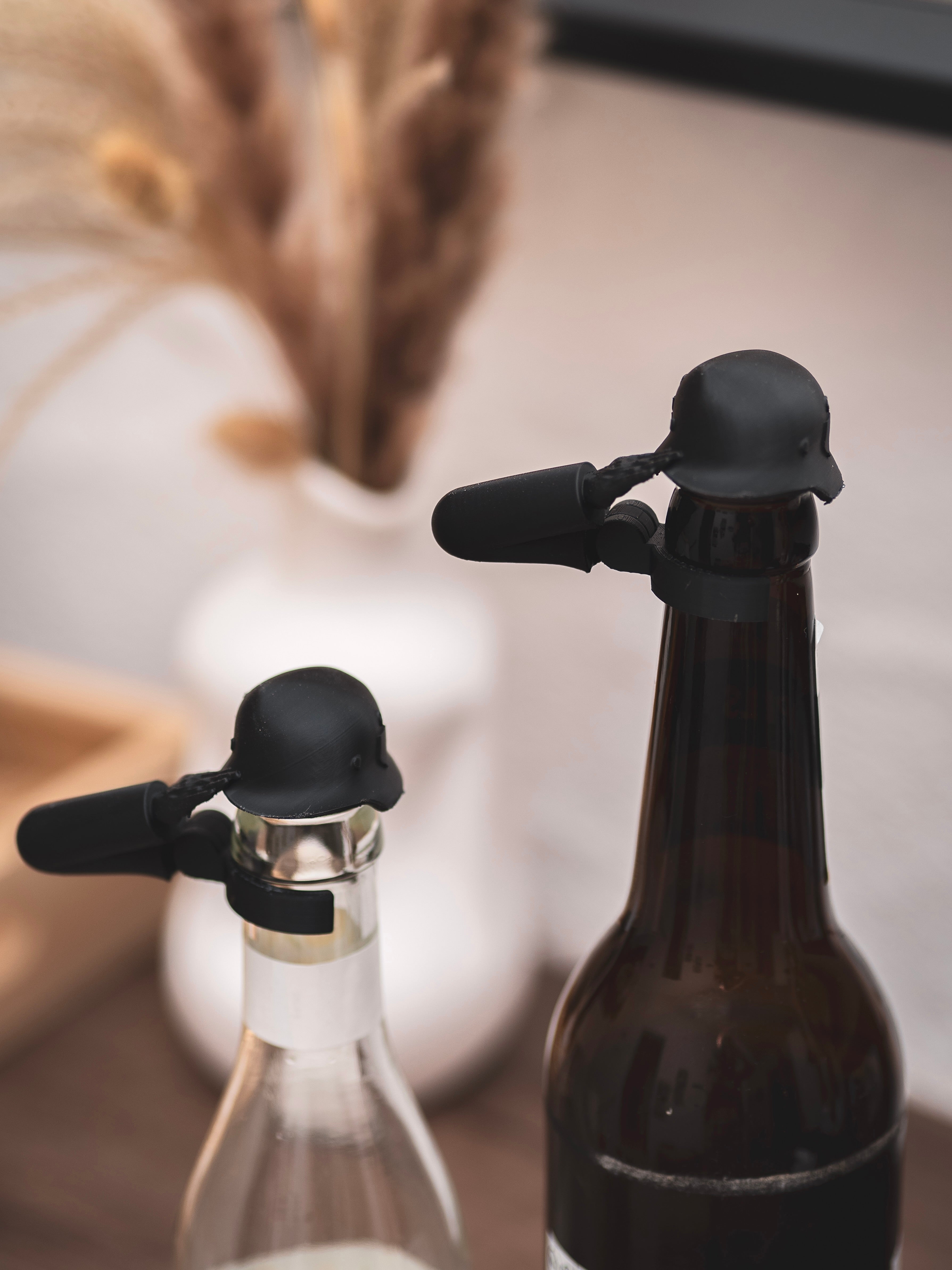 Flaschendeckel Stahlhelm für Bier, Limo & kl. Sektflaschen