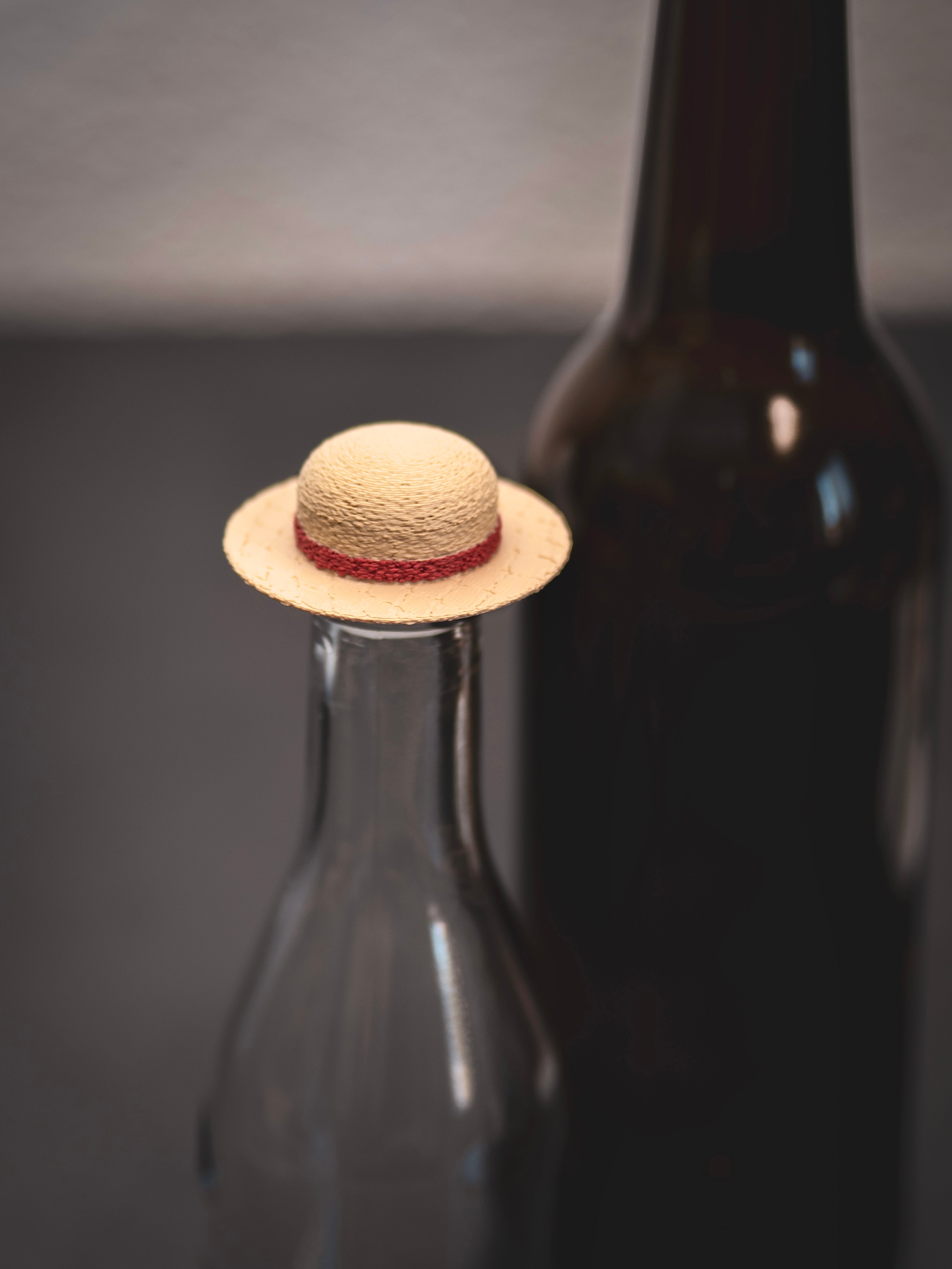 Flaschendeckel Sommerhut für Bier, Limo & kl. Sektflaschen | beige | auch als Schlüsselanhänger