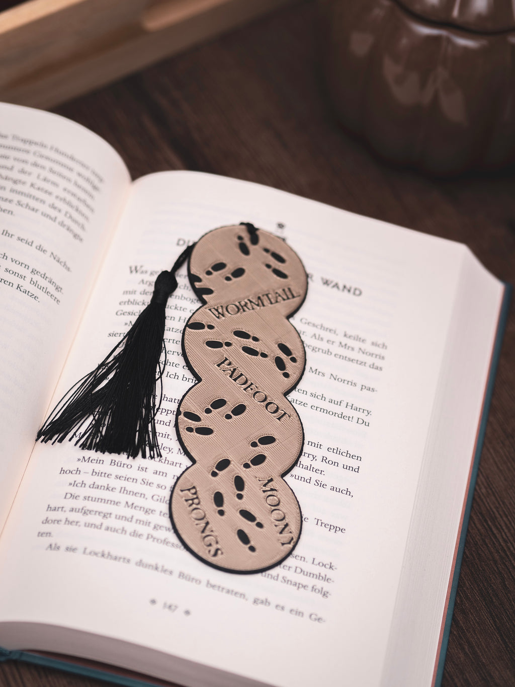 Lesezeichen Rumtreiber mit Quaste | schwarz, iridiumgold metallic