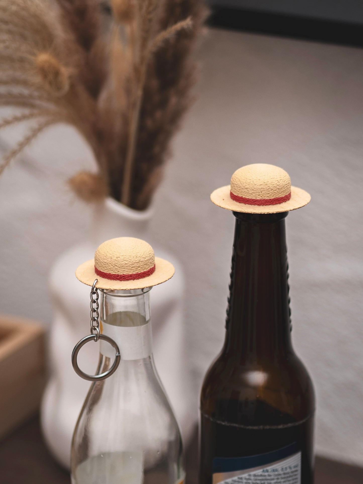 Flaschendeckel Sommerhut für Bier, Limo & kl. Sektflaschen | beige | auch als Schlüsselanhänger