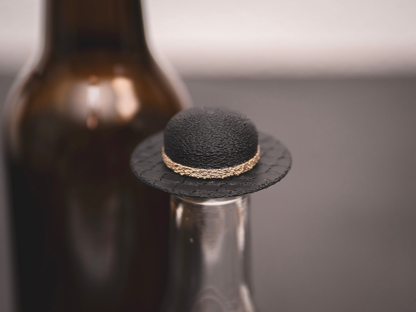 Flaschendeckel Sommerhut für Bier, Limo & kl. Sektflaschen | schwarz | auch als Schlüsselanhänger