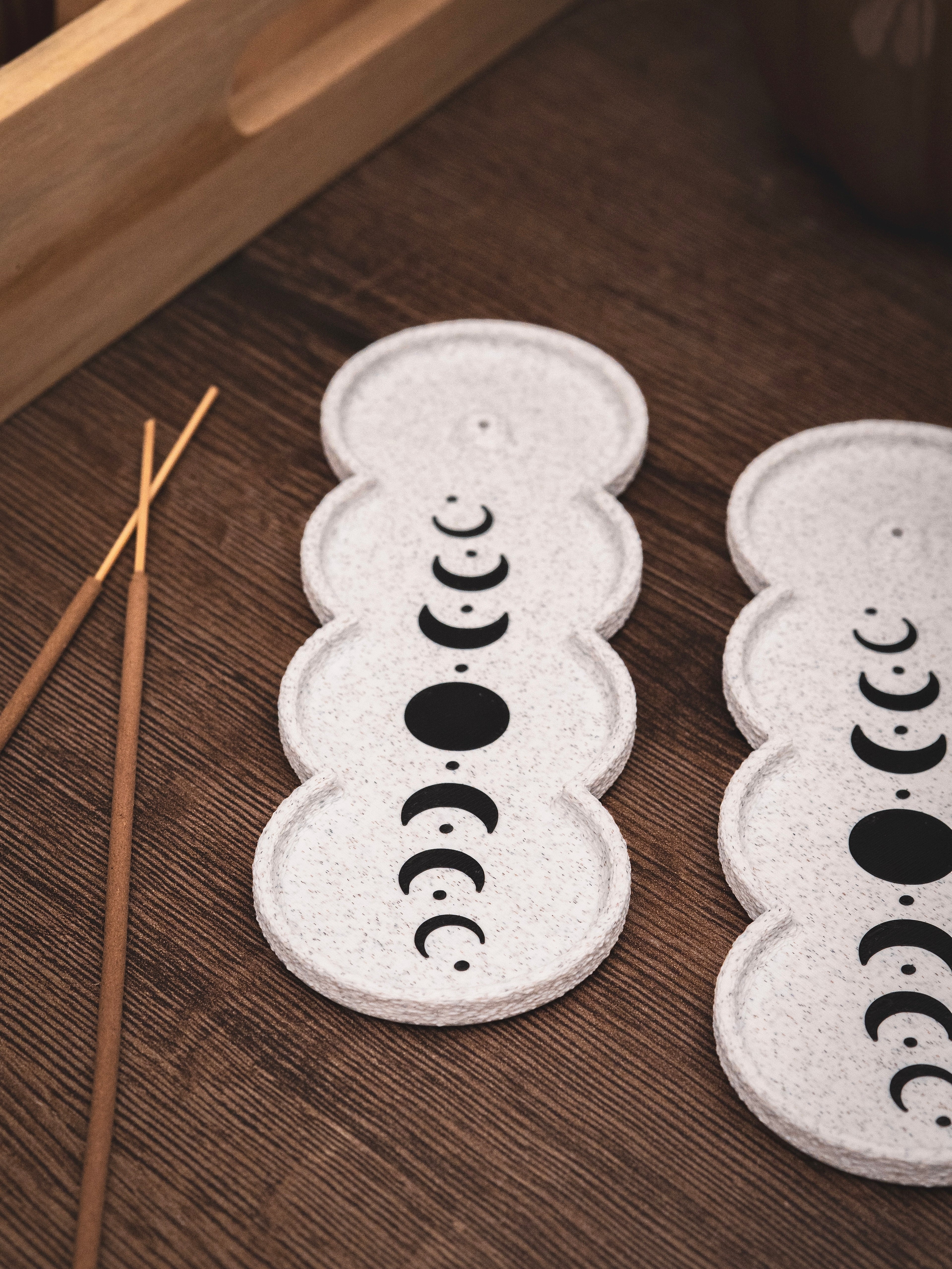 Räucherstäbchen Halter Mondphasen | 16 cm - verschiedene Farben | + 1 Gratis Räucherstäbchen