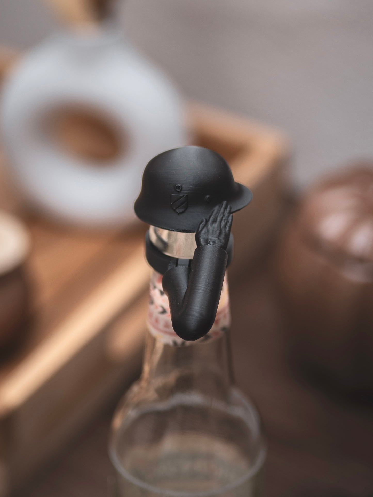 Flaschendeckel Stahlhelm für Bier, Limo & kl. Sektflaschen | Vorbestellung
