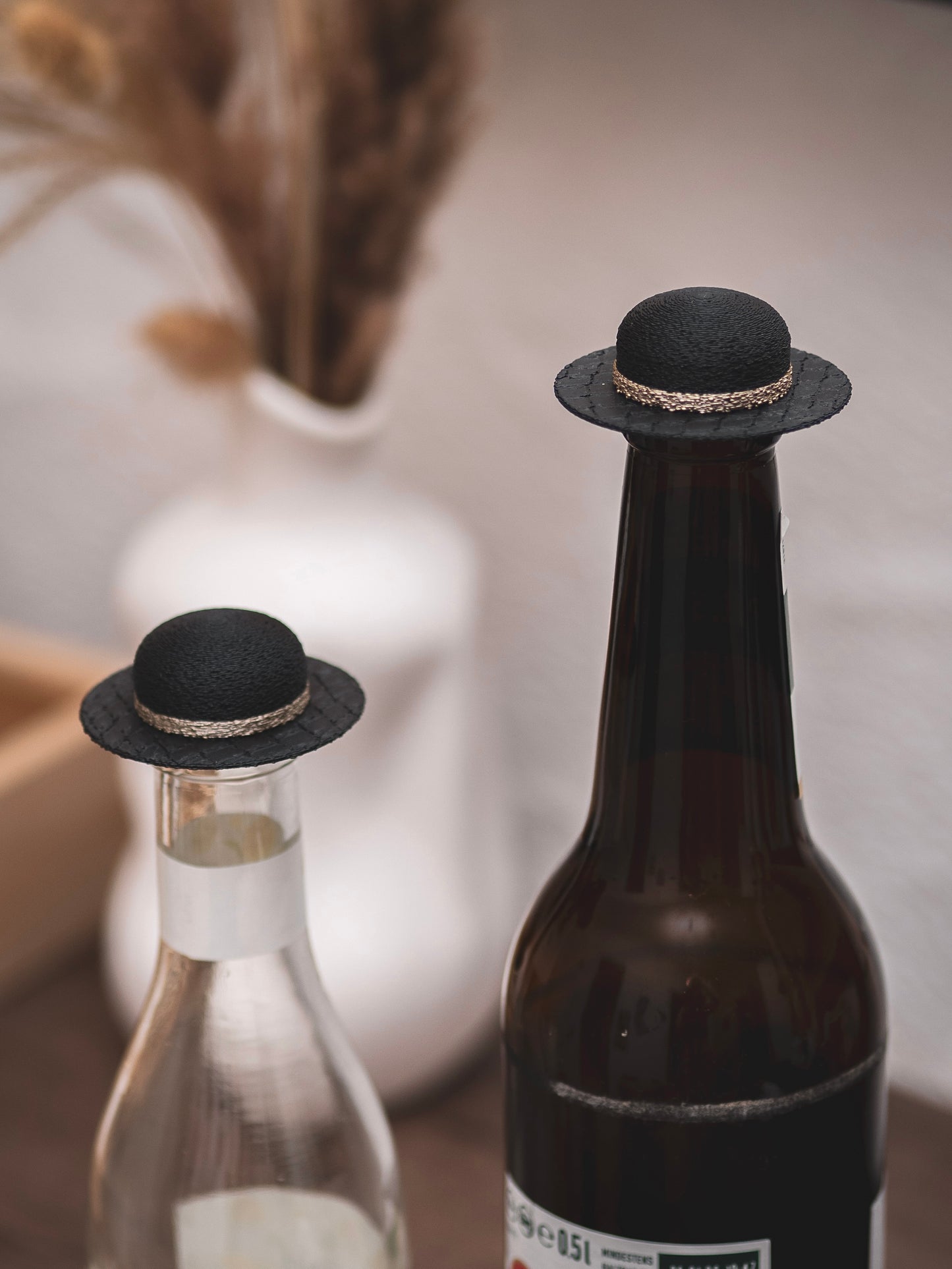 Flaschendeckel Sommerhut für Bier, Limo & kl. Sektflaschen | schwarz | auch als Schlüsselanhänger