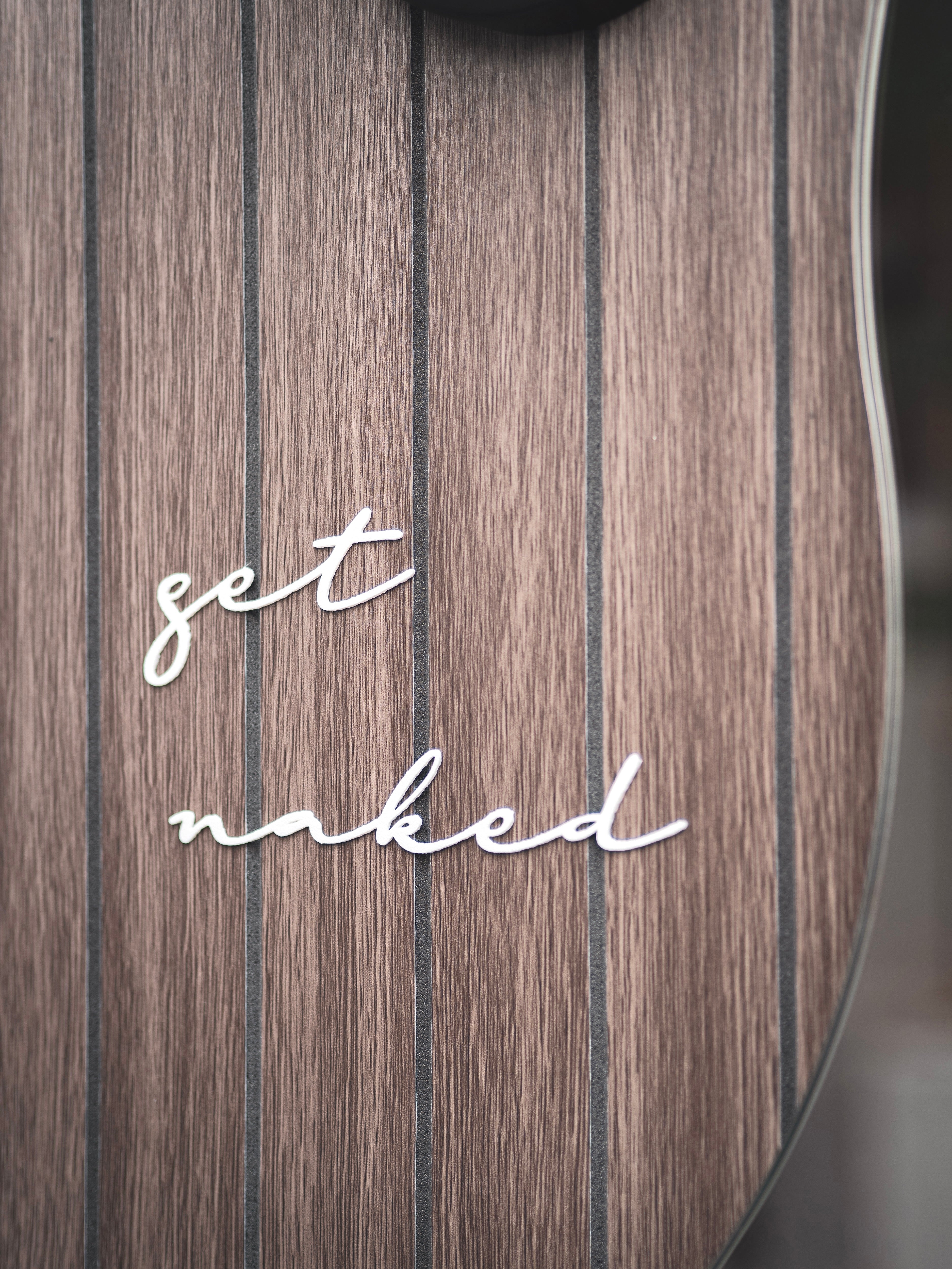 "get naked" Schild zum kleben | in verschiedenen Farben und 2 Größen