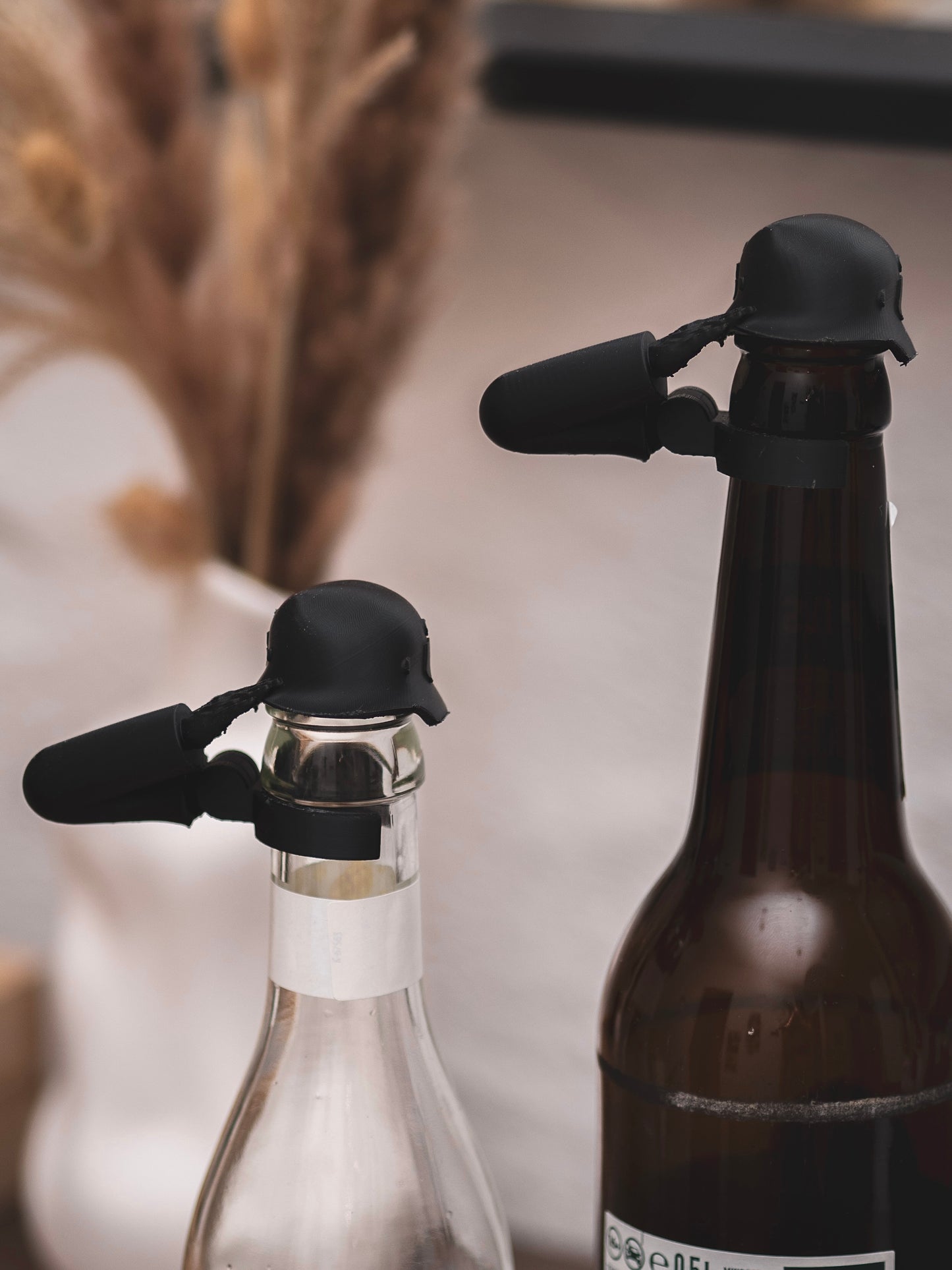Flaschendeckel Stahlhelm für Bier, Limo & kl. Sektflaschen | Vorbestellung