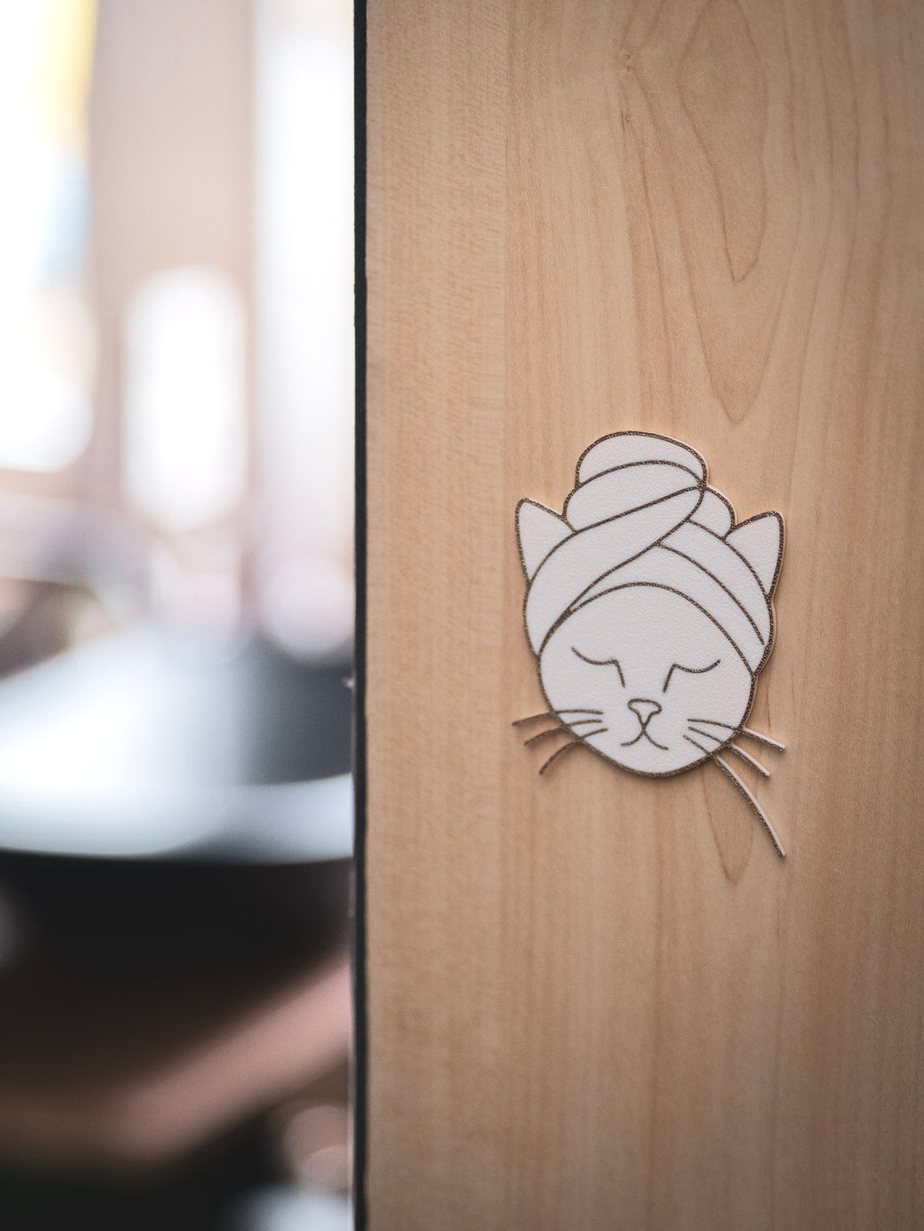 Katze mit Haarturban Schild zum kleben | in verschiedenen Farben