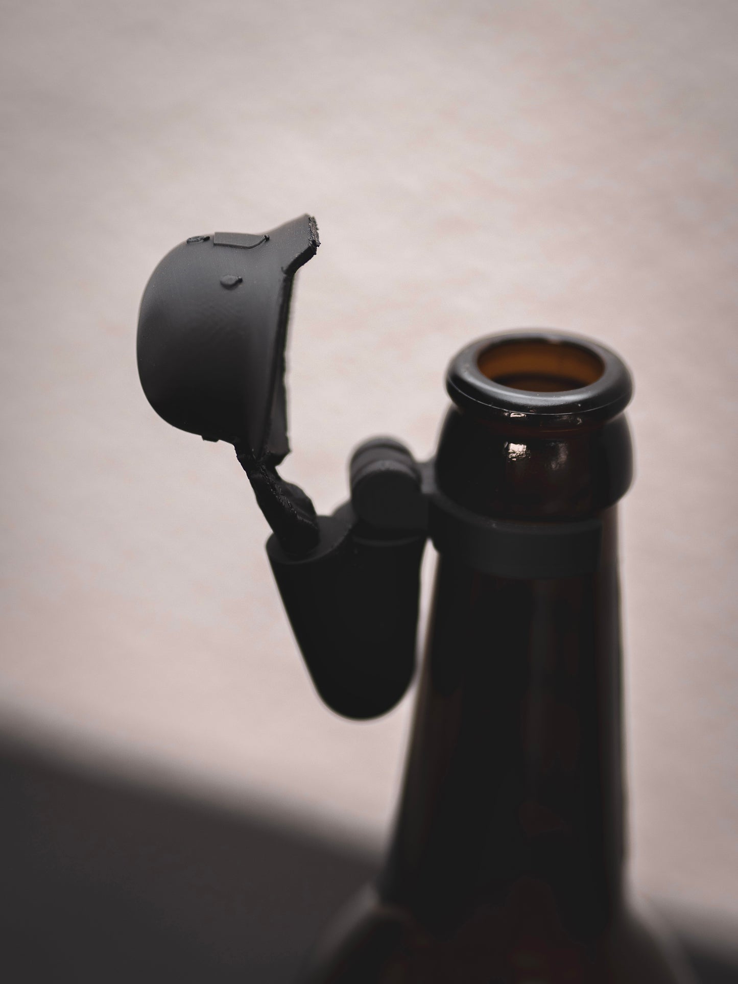 Flaschendeckel Stahlhelm für Bier, Limo & kl. Sektflaschen | Vorbestellung