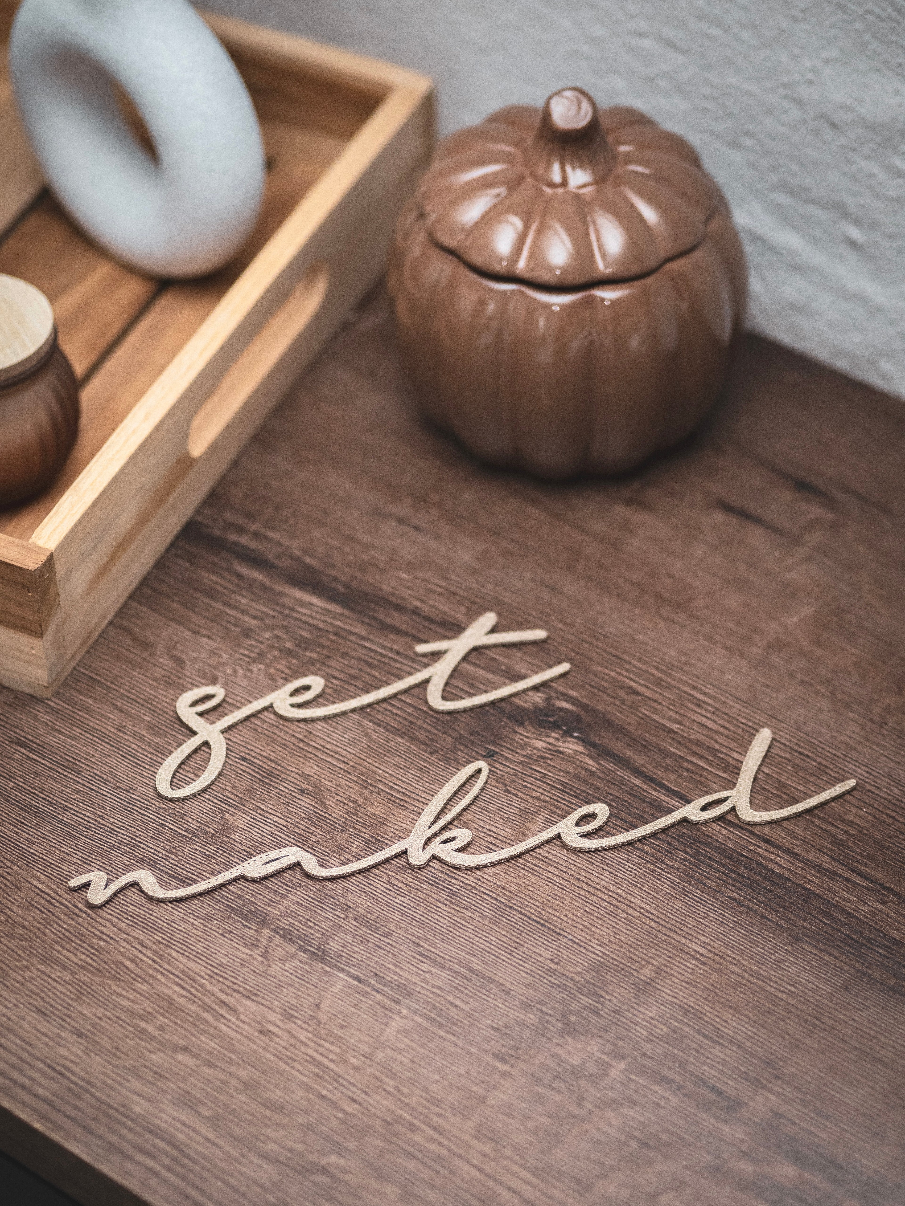 "get naked" Schild zum kleben | in verschiedenen Farben und 2 Größen