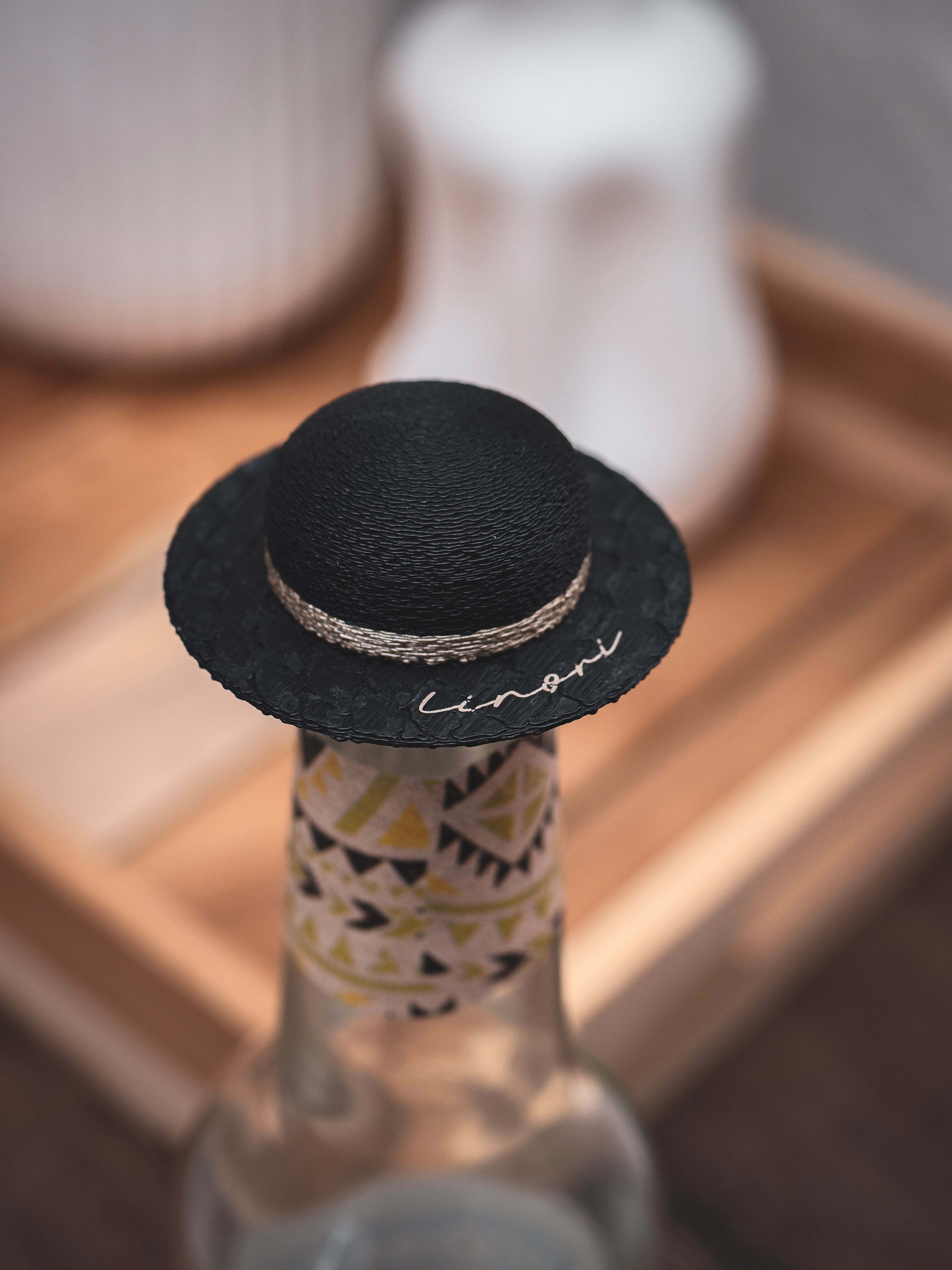 Flaschendeckel Sommerhut für Bier, Limo & kl. Sektflaschen | in schwarz & personalisierbar