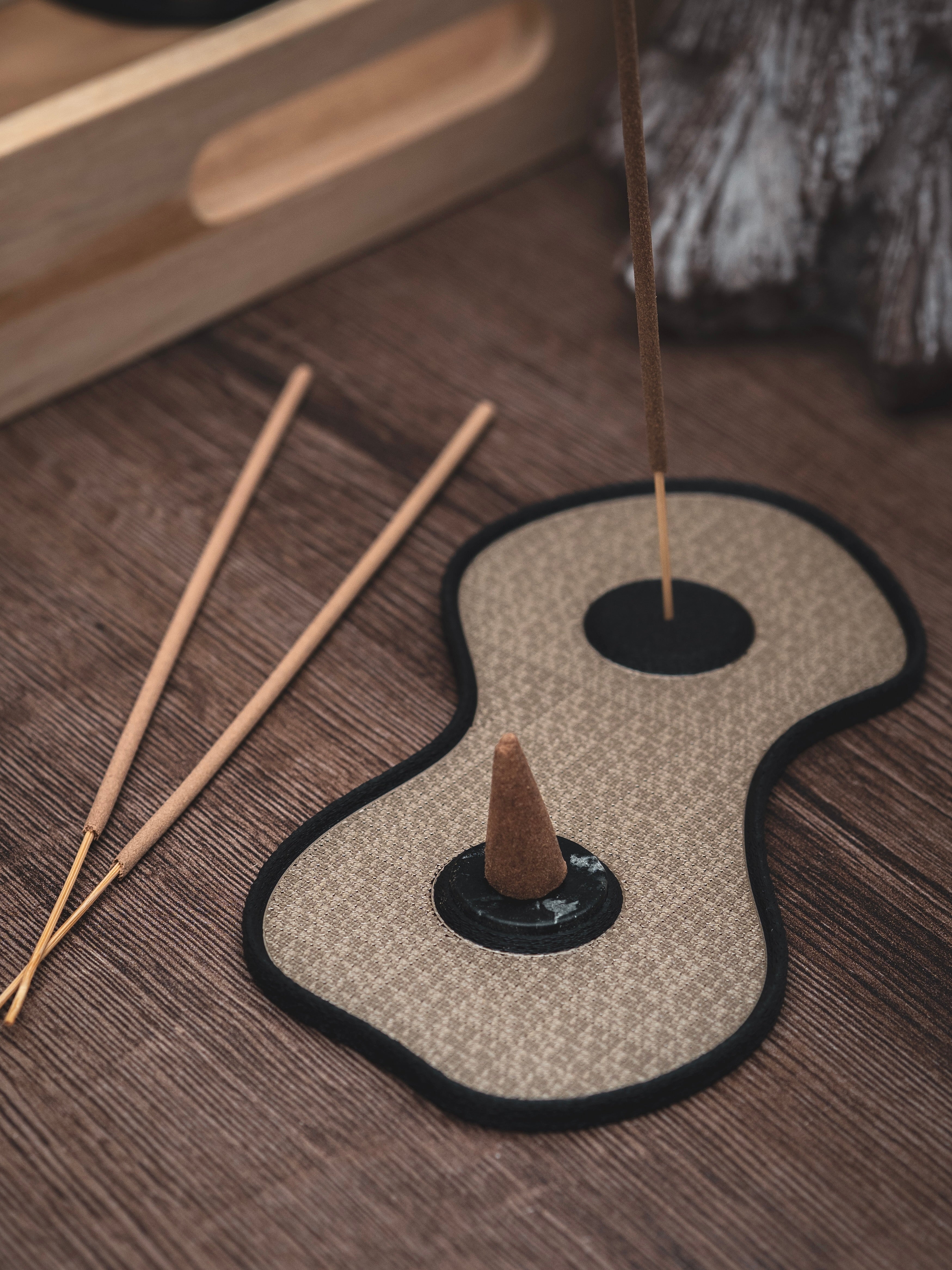 Räucherstäbchen & -kegel Halter | 18 cm - verschiedene Farben | + 1 Gratis Räucherstäbchen