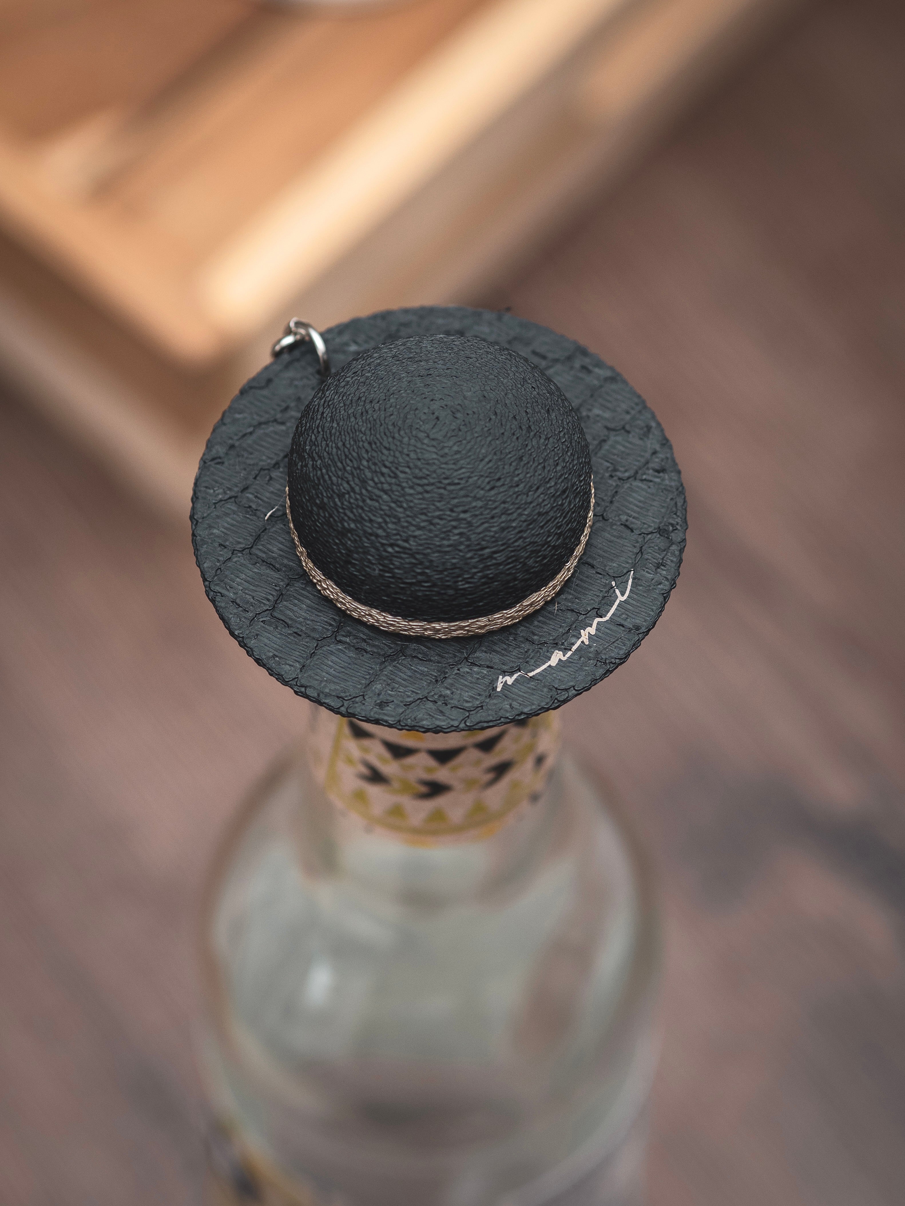 Flaschendeckel Sommerhut für Bier, Limo & kl. Sektflaschen | in schwarz & personalisierbar