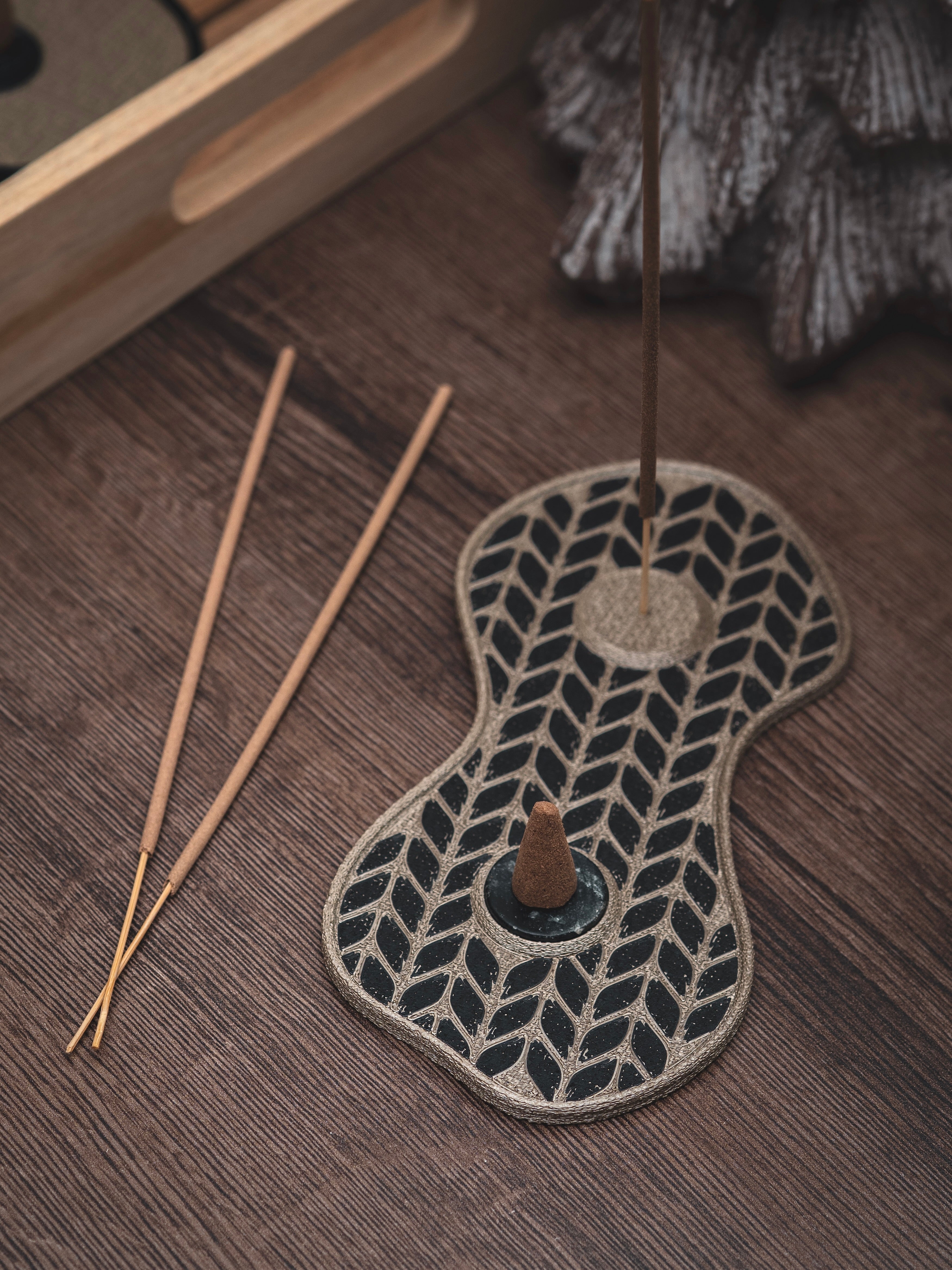 Räucherstäbchen & -kegel Halter Strick | 18 cm - verschiedene Farben | + 1 Gratis Räucherstäbchen