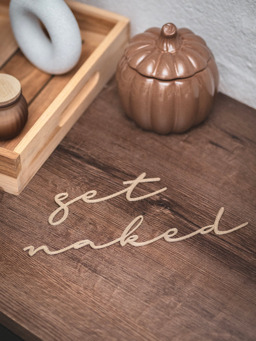 "get naked" Schild zum kleben | in verschiedenen Farben und 2 Größen