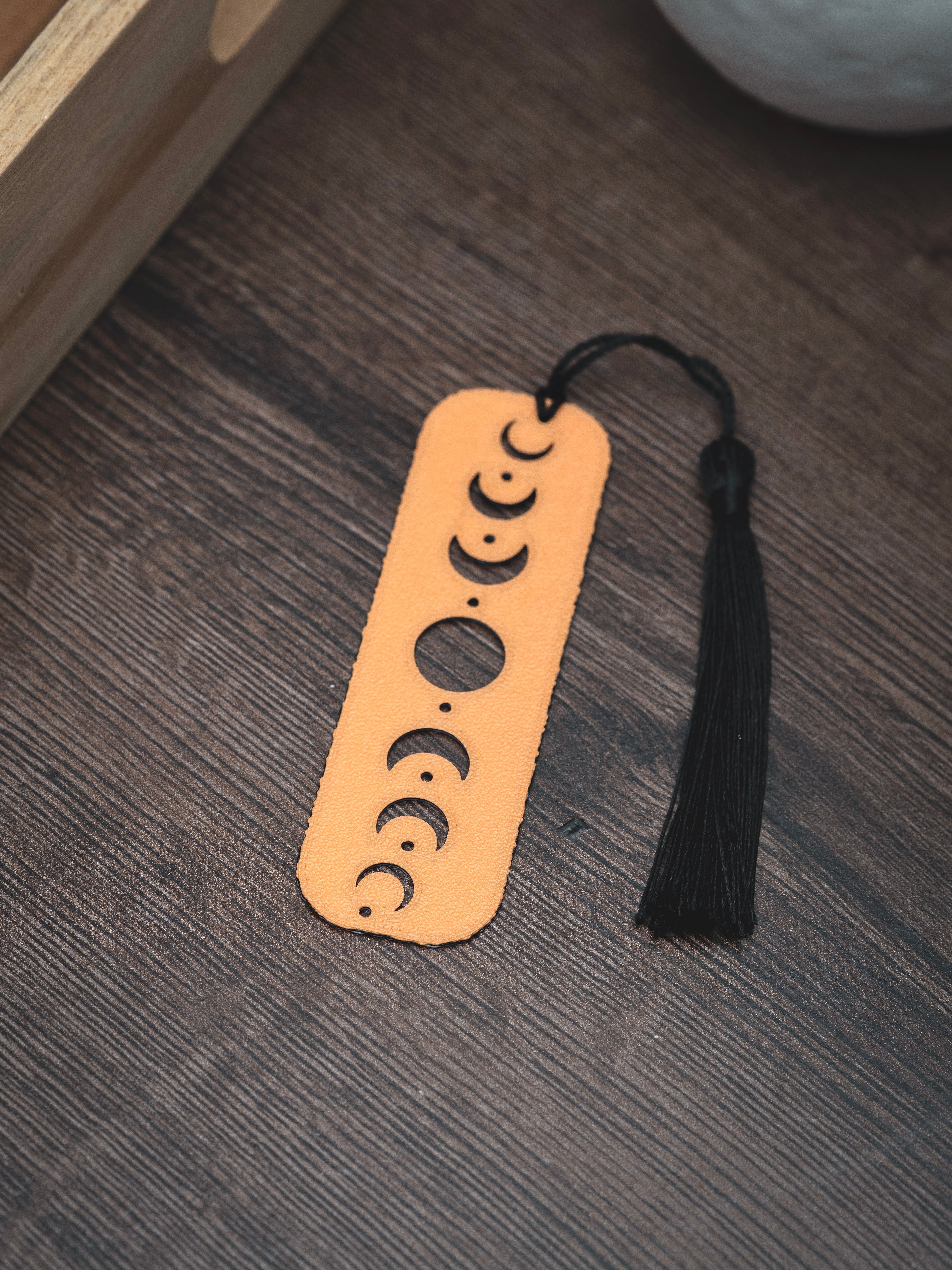 Lesezeichen Mondphasen zweifarbig mit Quaste | verschiedene Farben