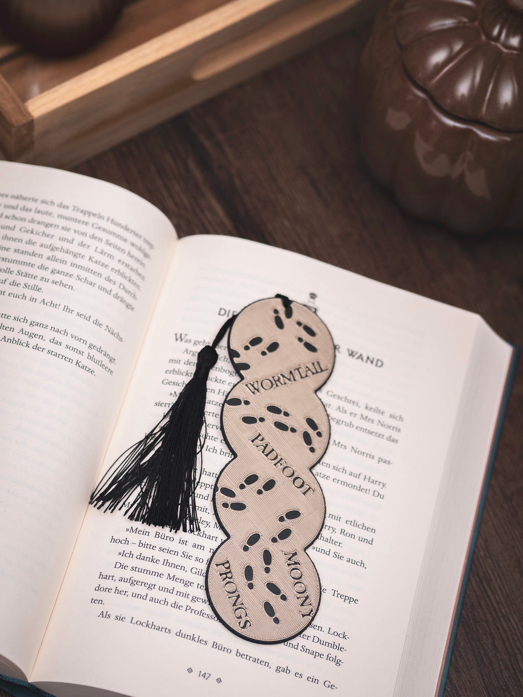 Lesezeichen Rumtreiber mit Quaste | schwarz, iridiumgold metallic