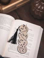 Lesezeichen Rumtreiber mit Quaste | schwarz, iridiumgold metallic