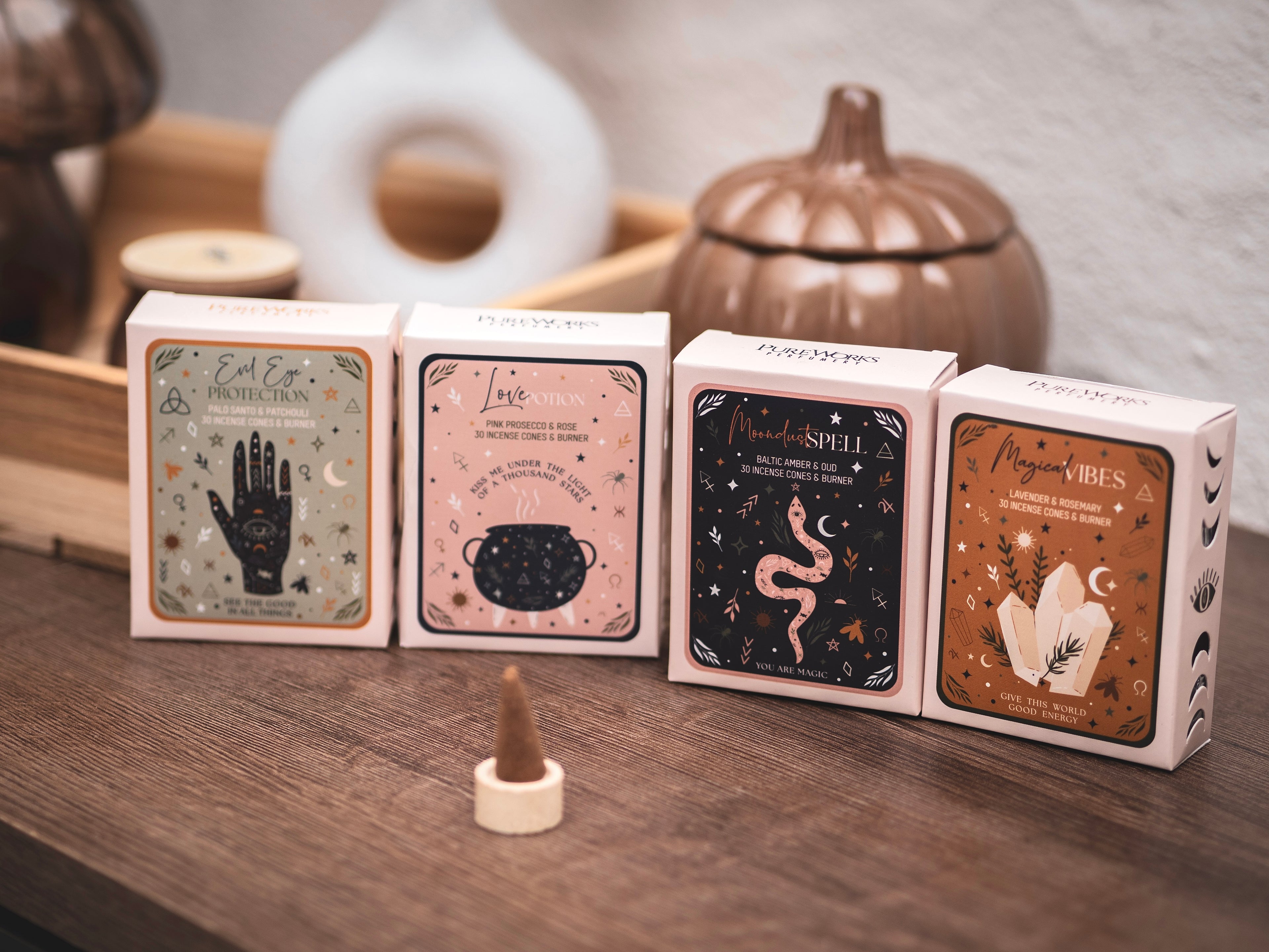 Räucherkegel "Celestial Magic" mit Halterung