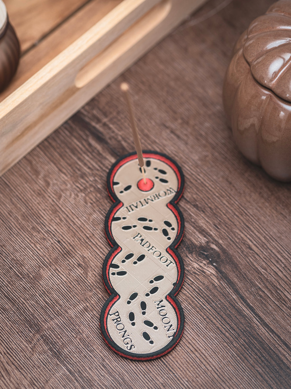 Räucherstäbchen Halter Rumtreiber | 16 cm - schwarz rot iridiumgold