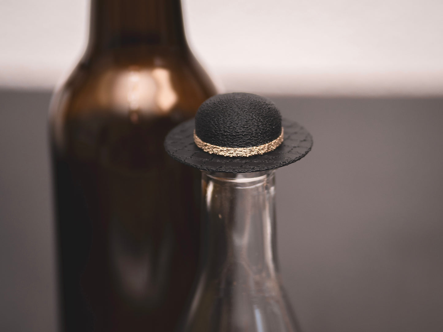 Flaschendeckel Sommerhut für Bier, Limo & kl. Sektflaschen | schwarz | auch als Schlüsselanhänger