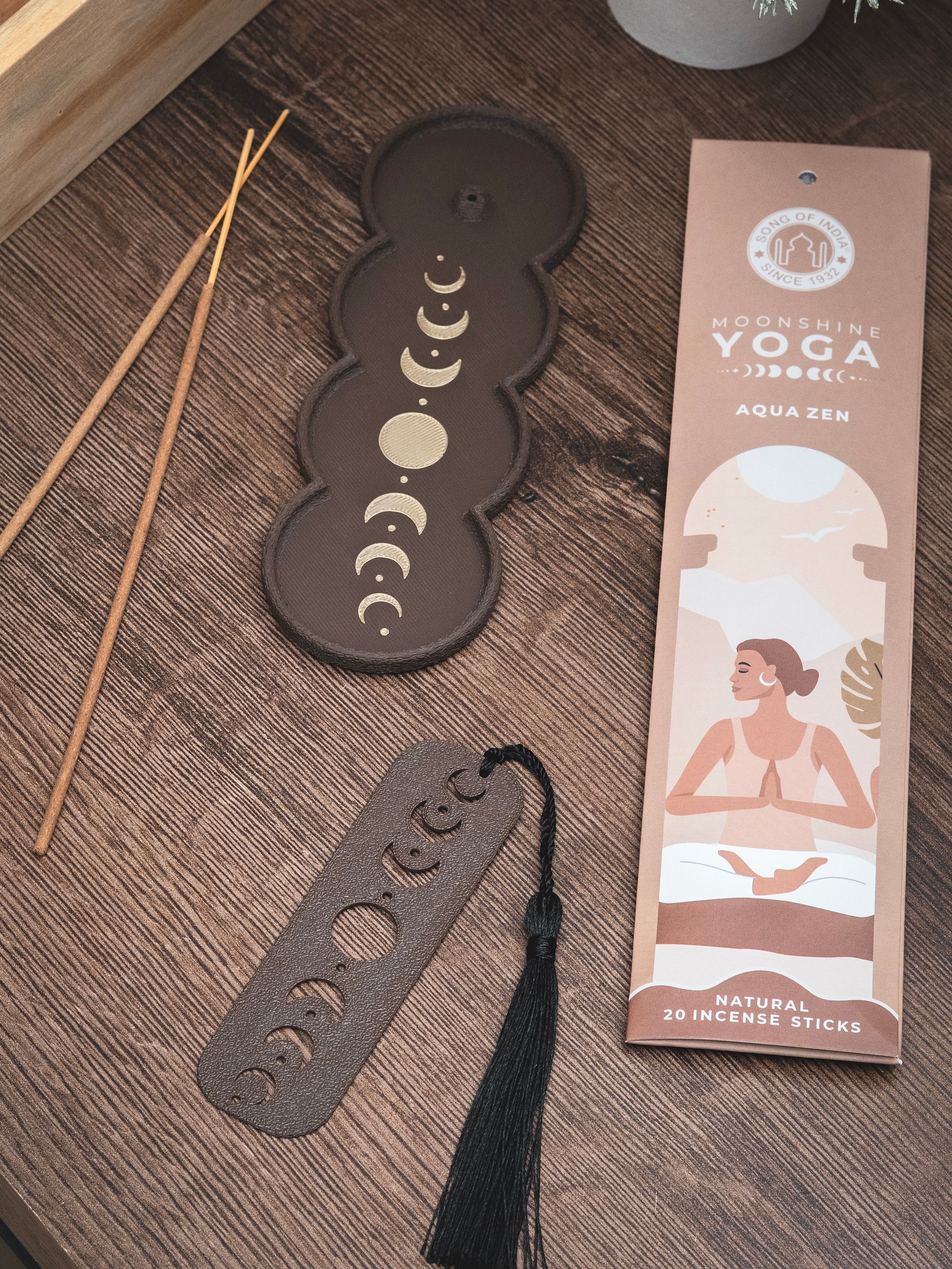 Räucherstäbchen Halter Mondphasen | 16 cm - verschiedene Farben | + 1 Gratis Räucherstäbchen