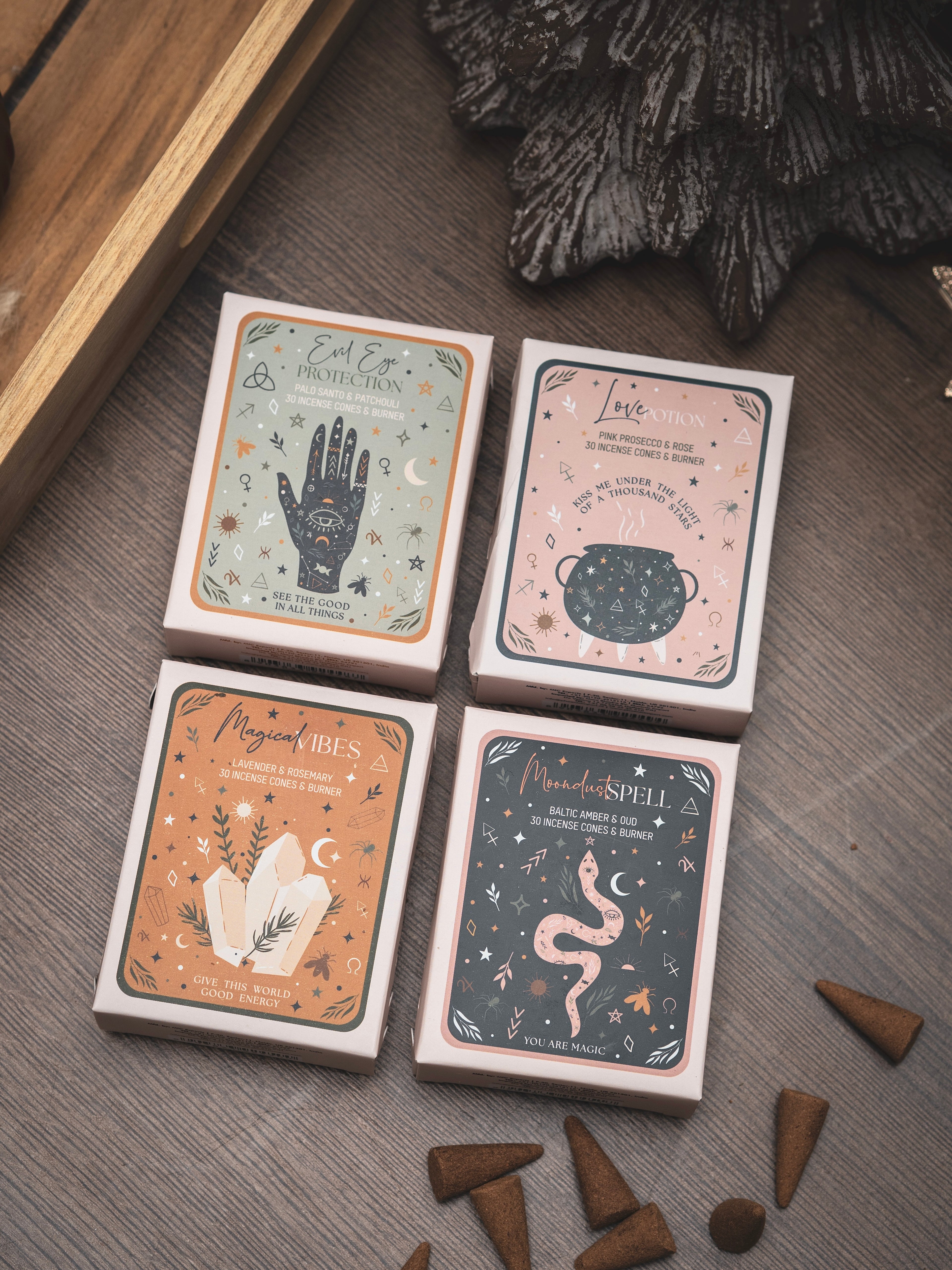 Räucherwerkhalter Set Leo | 10 cm - hellbraun schwarz mit Bergkristallen und Räucherkegeln | für Kegel & Stäbchen