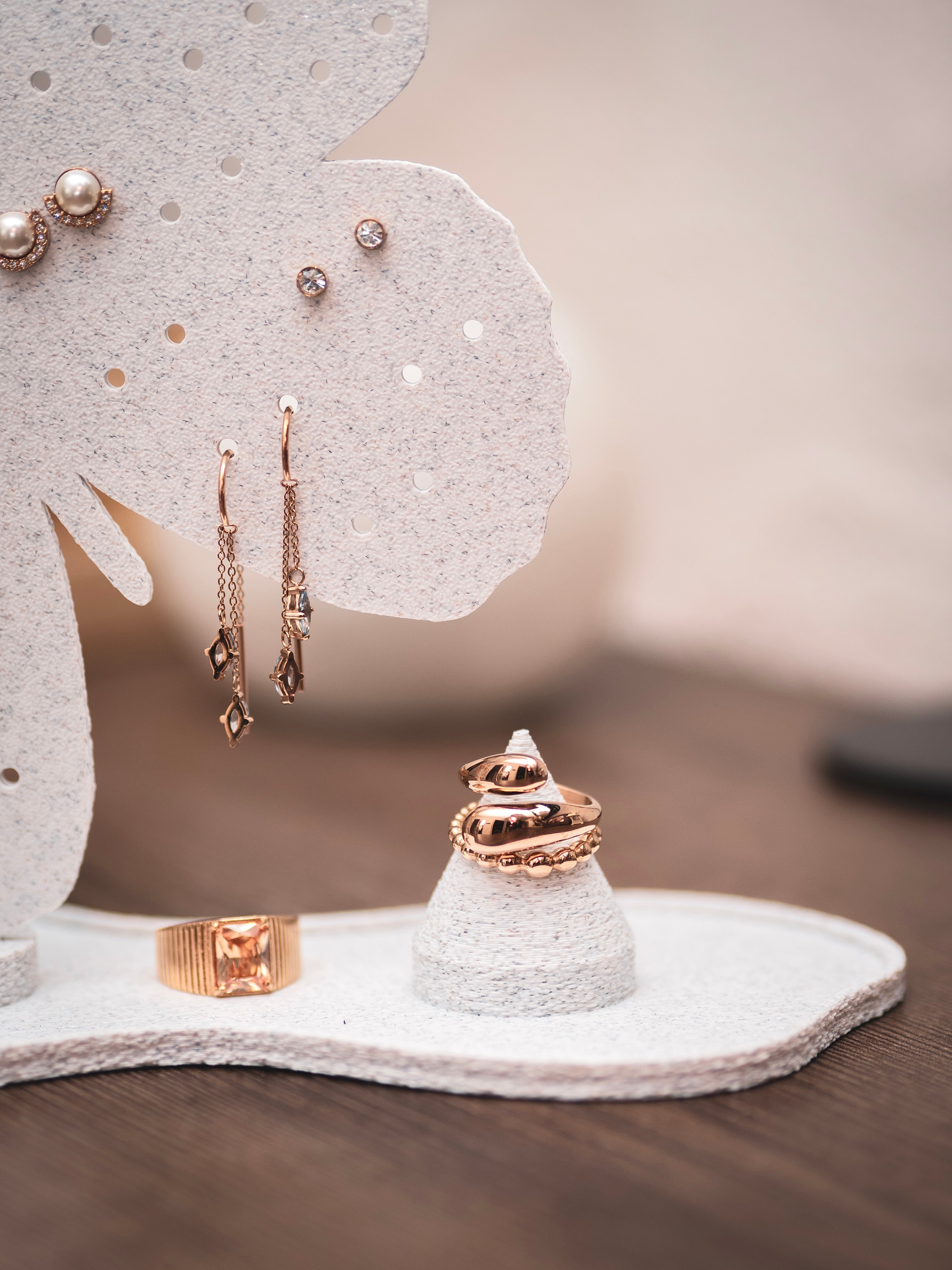 Schmuckständer Schmetterling für Ohrstecker mit Ablage und Ringhalter