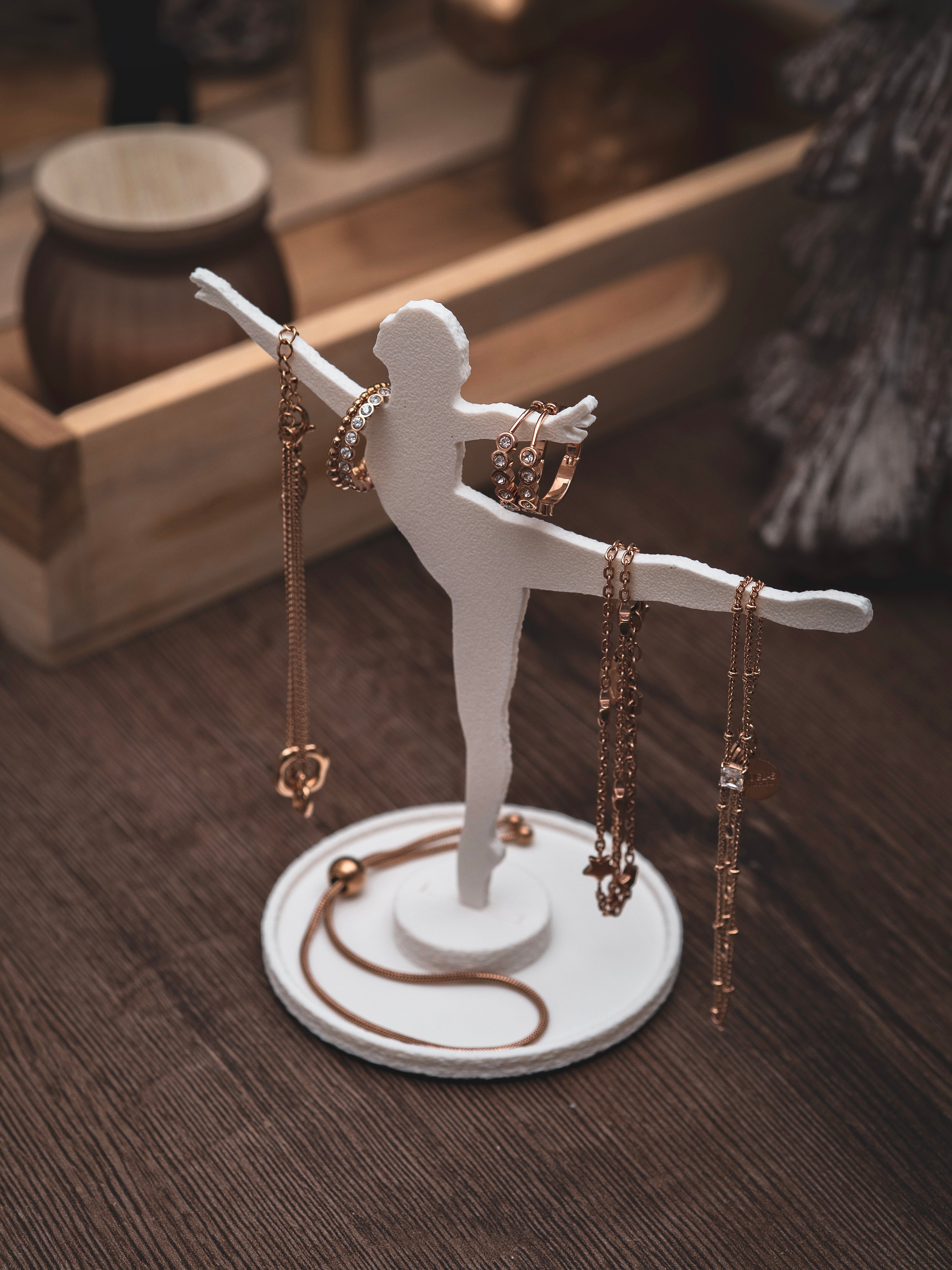 Schmuckständer Tänzerin für Creolen, Ringe & Armbänder mit kleiner Ablage