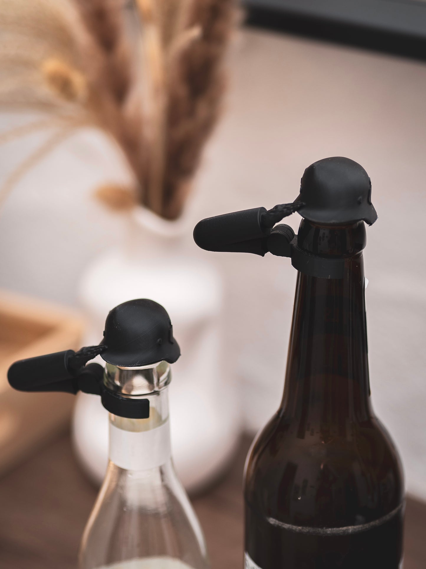 Flaschendeckel Stahlhelm für Bier, Limo & kl. Sektflaschen | Vorbestellung