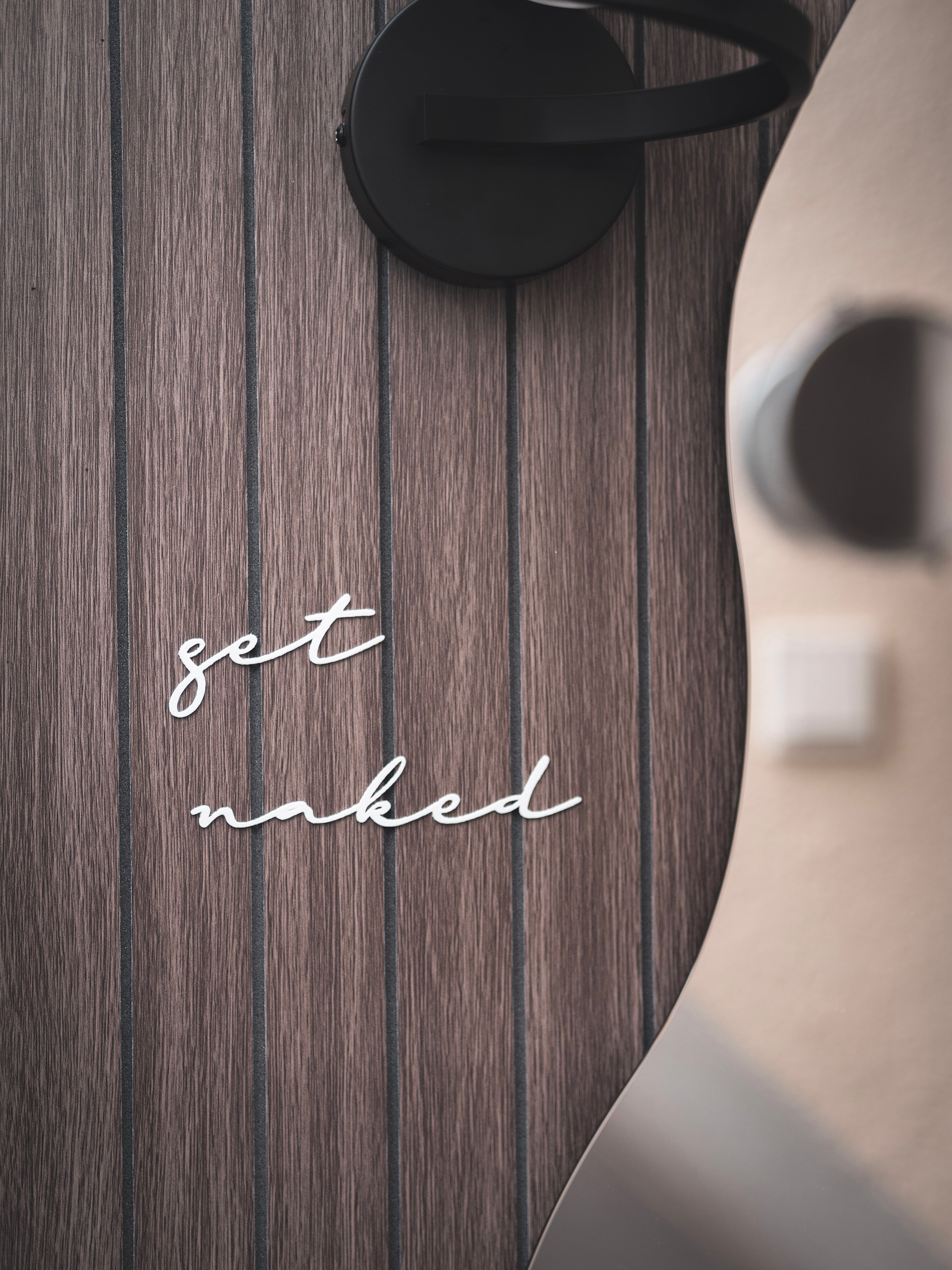 "get naked" Schild zum kleben | in verschiedenen Farben und 2 Größen