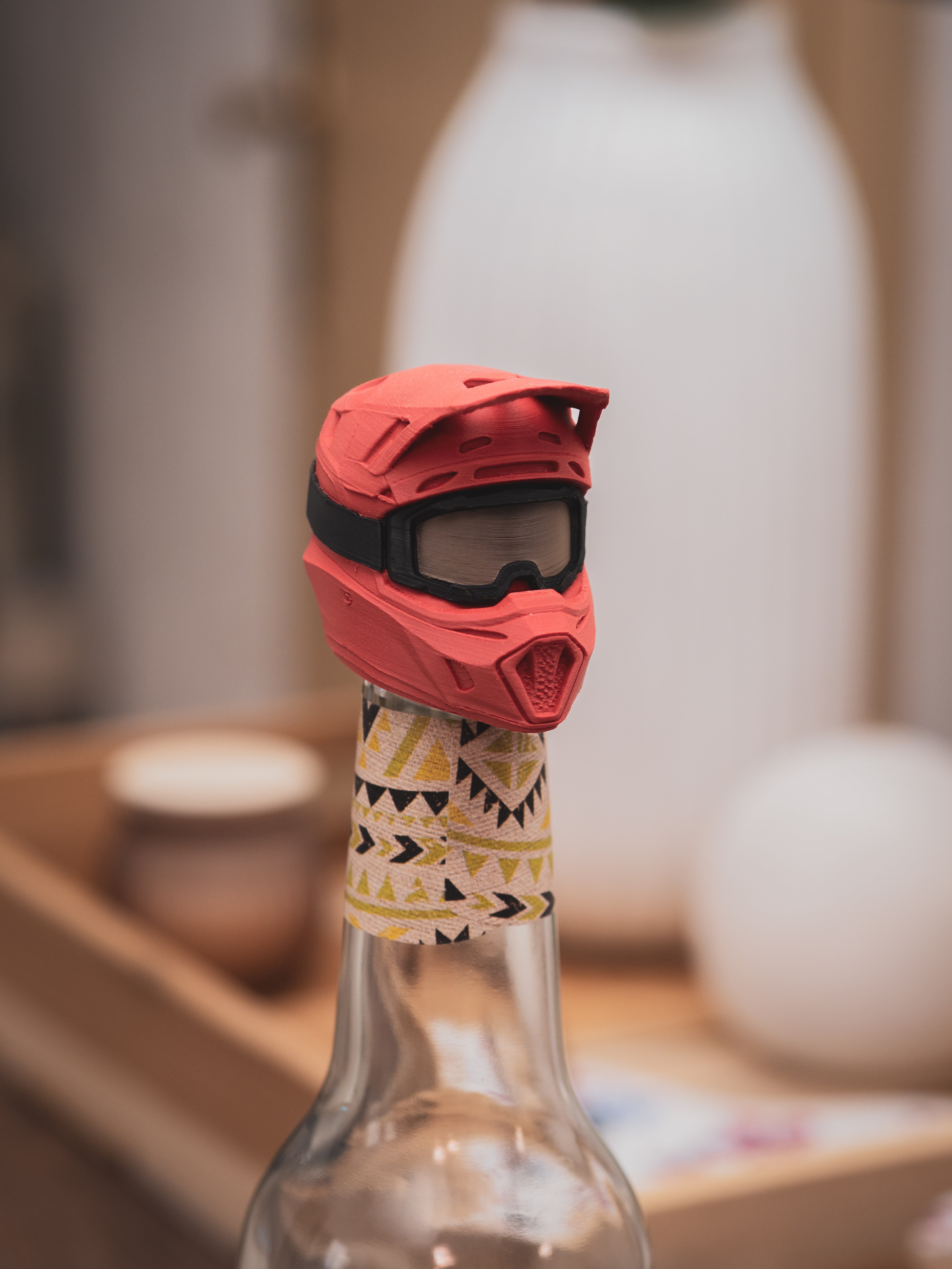 Flaschendeckel Motorradhelm für Bier, Limo & kl. Sektflaschen mit schwarzer Brille | Helm in verschiedenen Farben | mit Schlüsselring