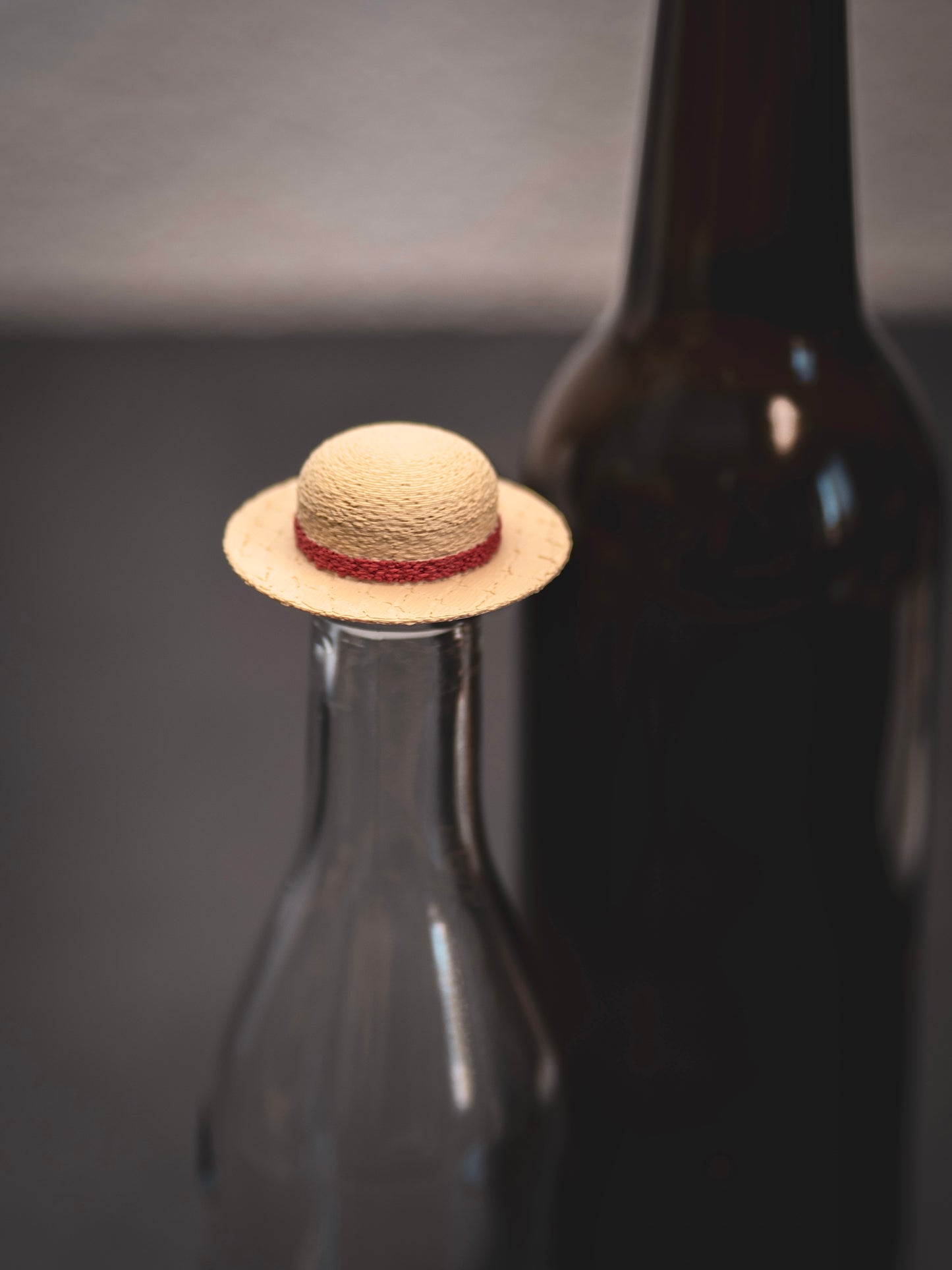 Flaschendeckel Sommerhut für Bier, Limo & kl. Sektflaschen | beige | auch als Schlüsselanhänger
