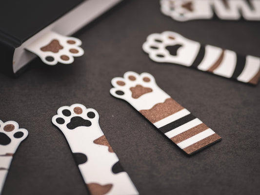Lesezeichen Katzenpfote Glückskatze | 30% Tierschutzvereinspende