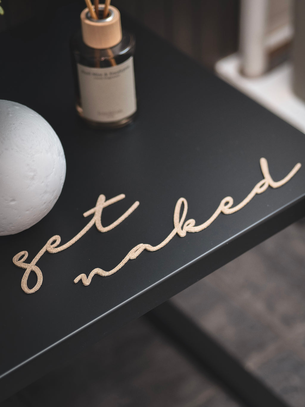 "get naked" Schild zum kleben | in verschiedenen Farben und 2 Größen