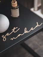 "get naked" Schild zum kleben | in verschiedenen Farben und 2 Größen