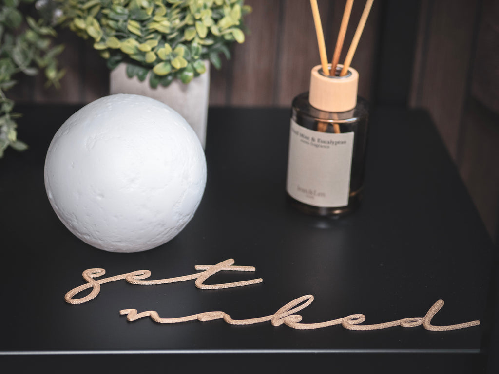 "get naked" Schild zum kleben | in verschiedenen Farben und 2 Größen