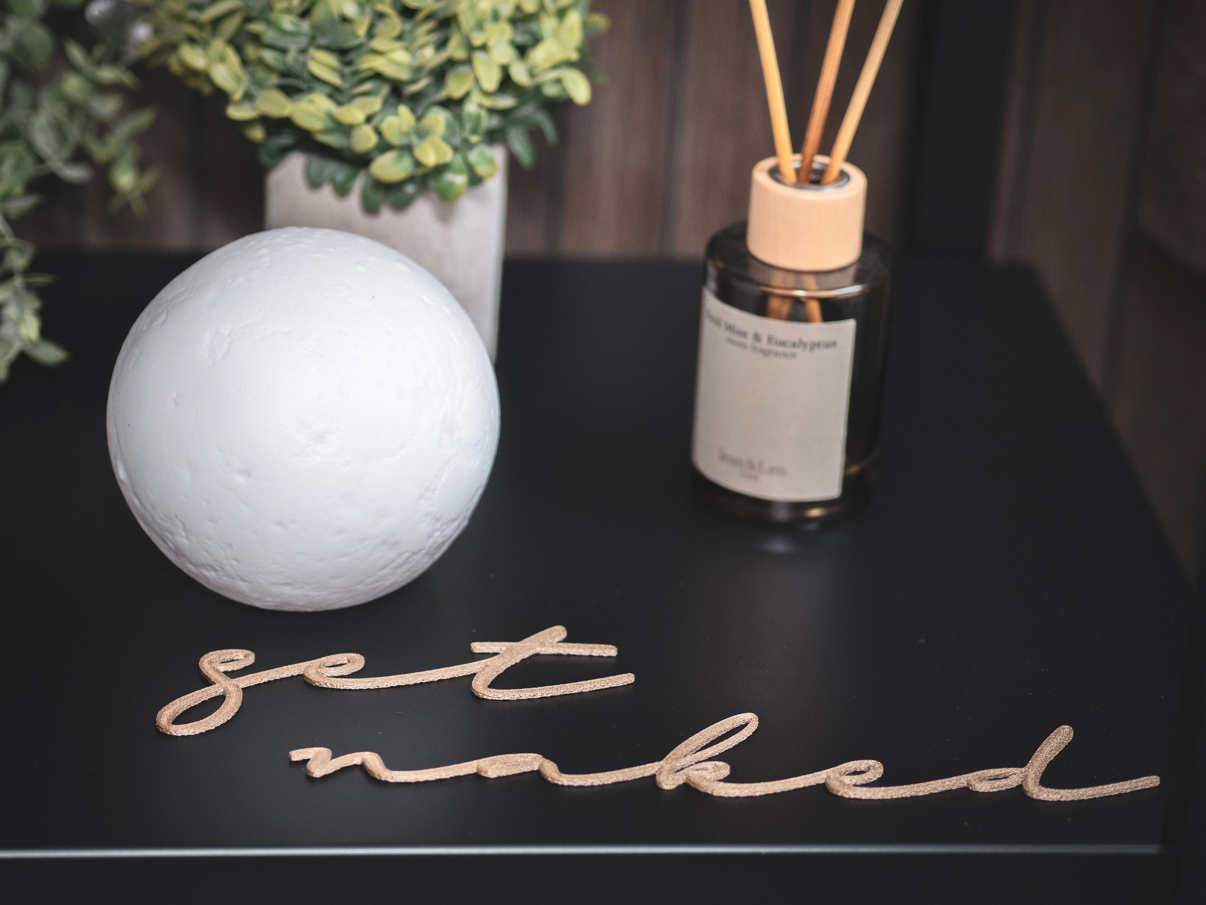 "get naked" Schild zum kleben | in verschiedenen Farben und 2 Größen