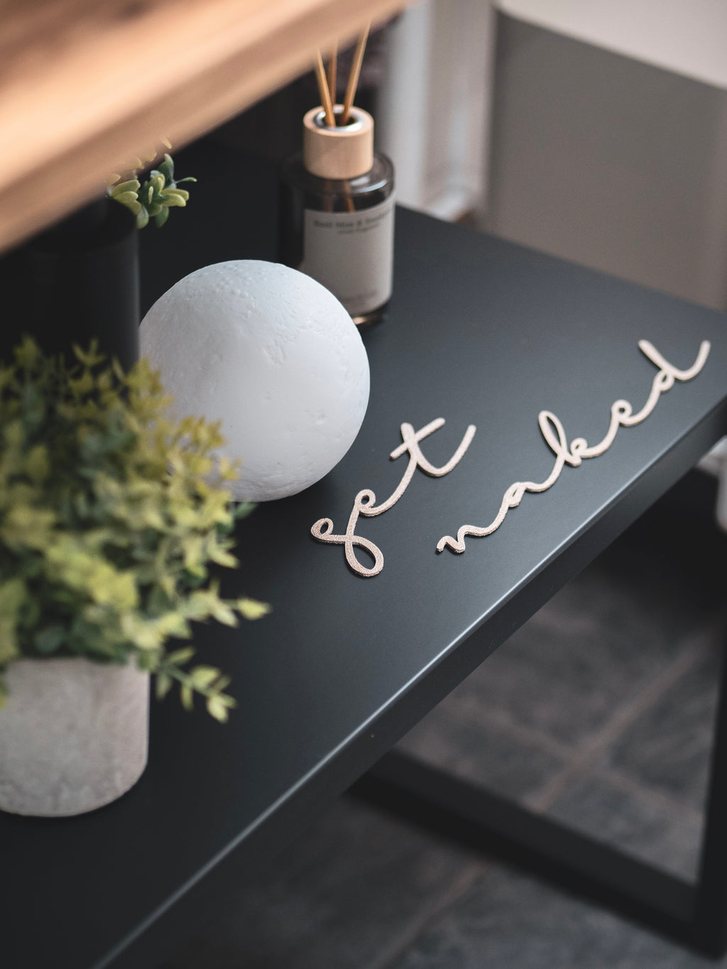 "get naked" Schild zum kleben | in verschiedenen Farben und 2 Größen